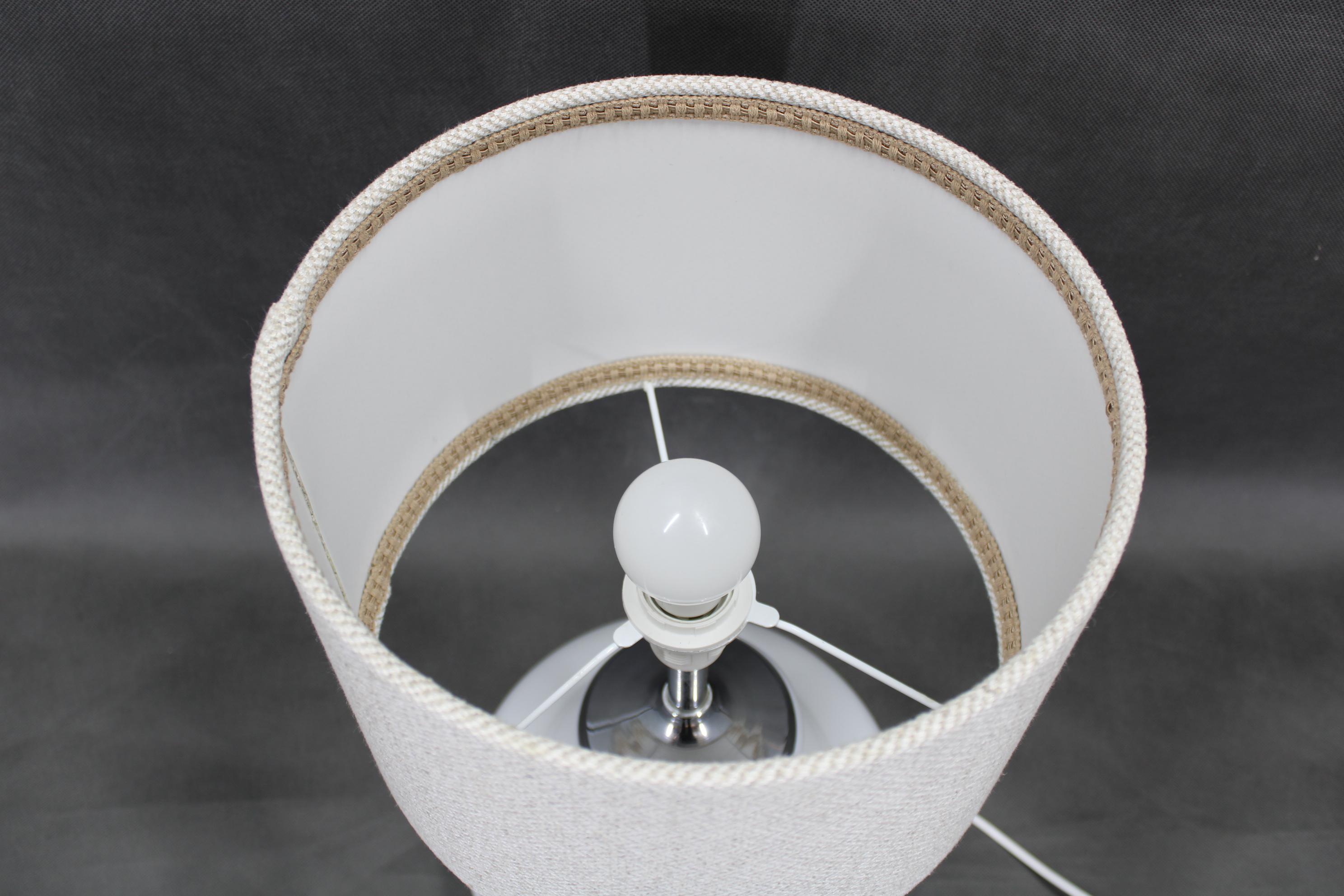 1970s Italian Glass Table Lamp with Boucle Fabric Shade im Zustand „Gut“ im Angebot in Praha, CZ