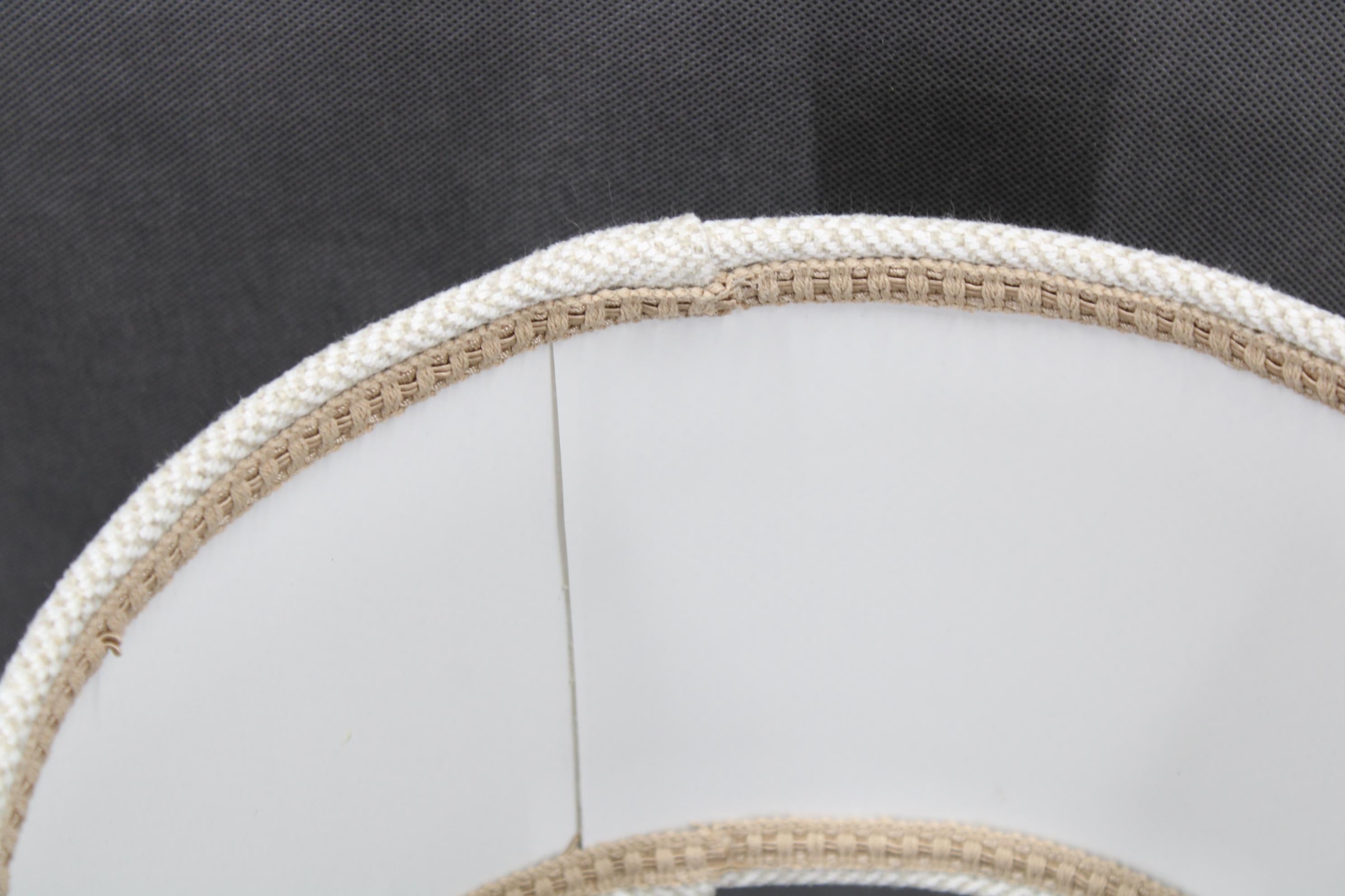 1970s Italian Glass Table Lamp with Boucle Fabric Shade (20. Jahrhundert) im Angebot