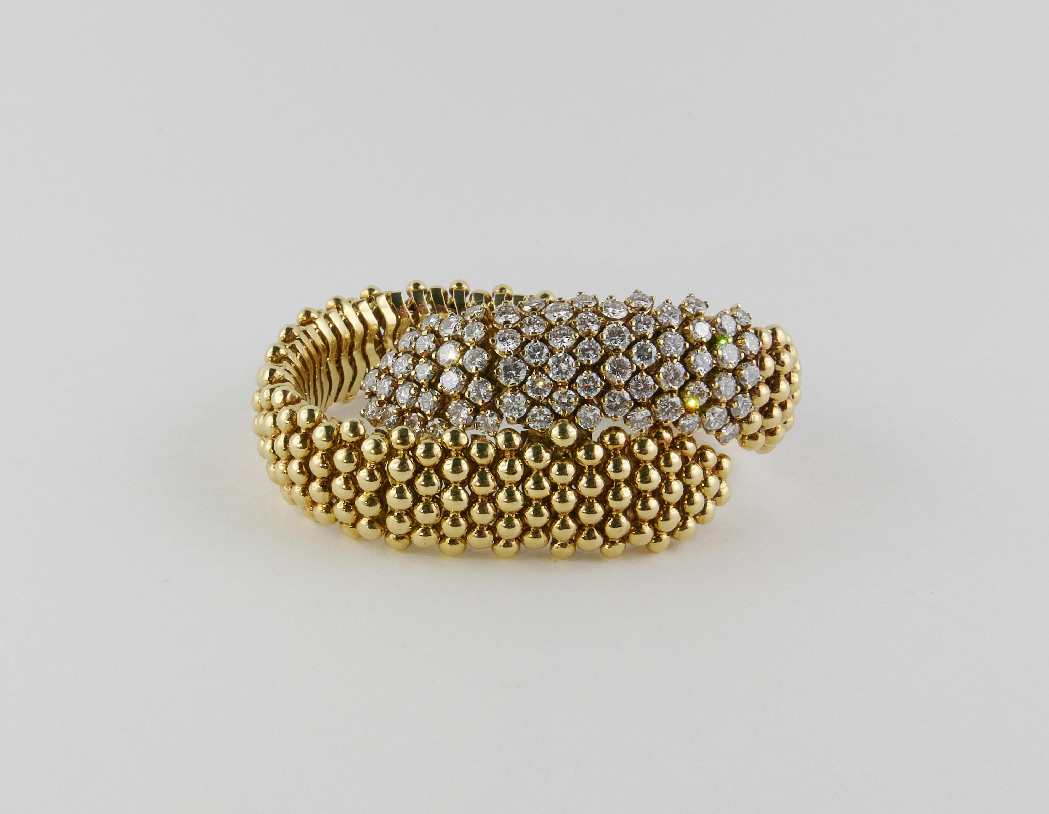 Elegant and striking Bracelet  composed of polished Gold spheres  creating a textured design that coils gracefully around the wrist.
This classy 1970s bypass flexible bracelet has a sinuous design and  great presence, it is crafted in 18k Yellow