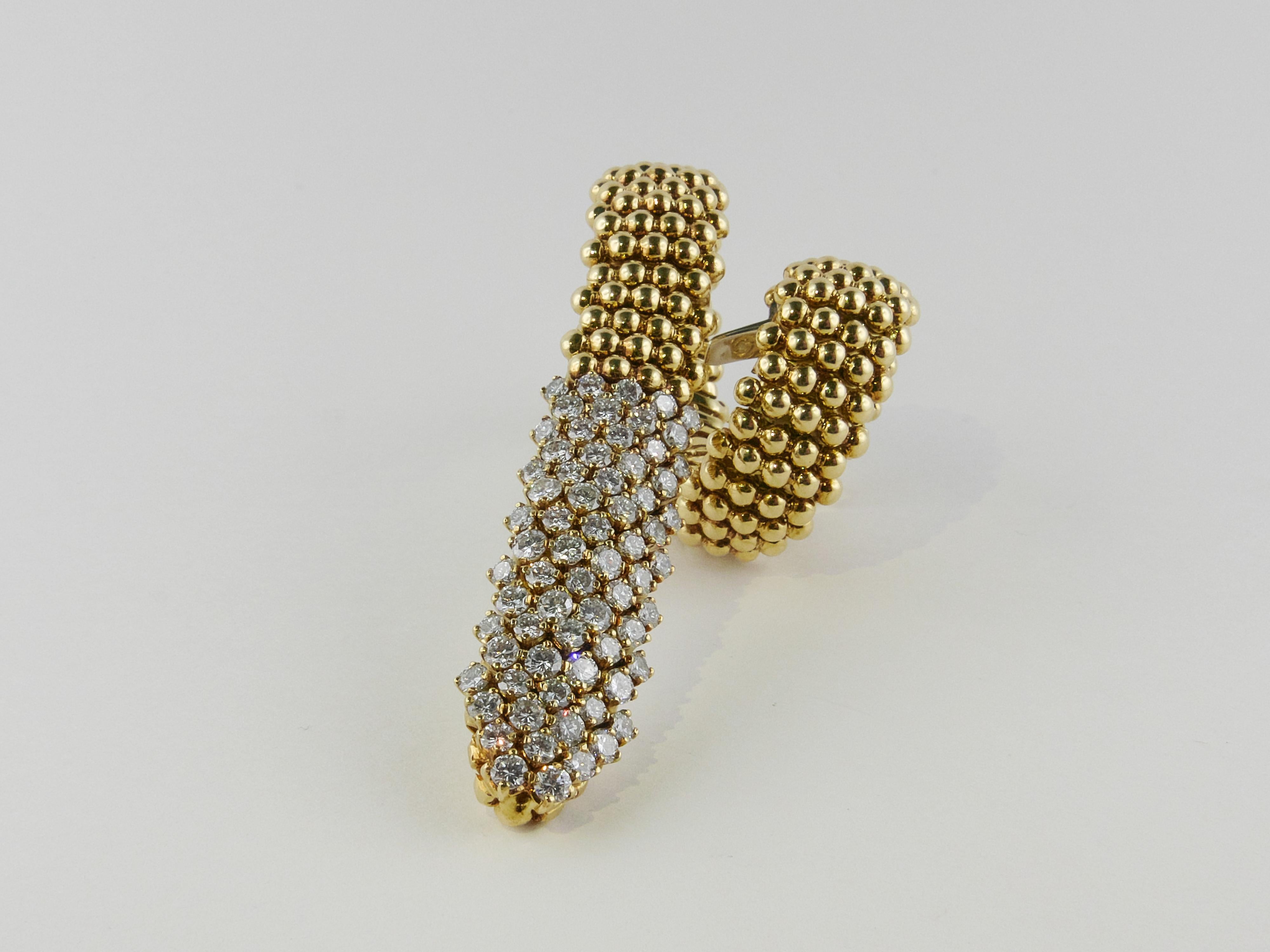 Brilliant Cut 1970s Italian Gold and Diamond flexible Bracelet For Sale