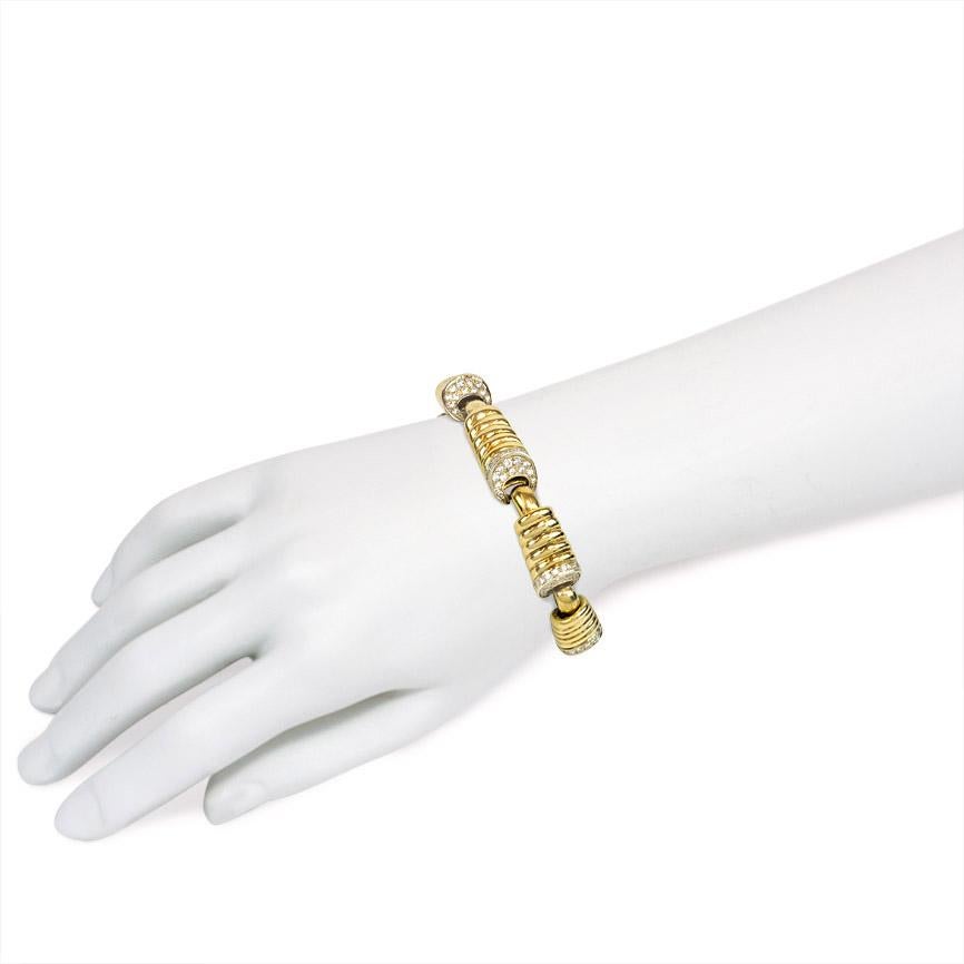 1970s Italian Gold and Diamond Ribbed Oblong Link Bracelet In Good Condition In New York, NY
