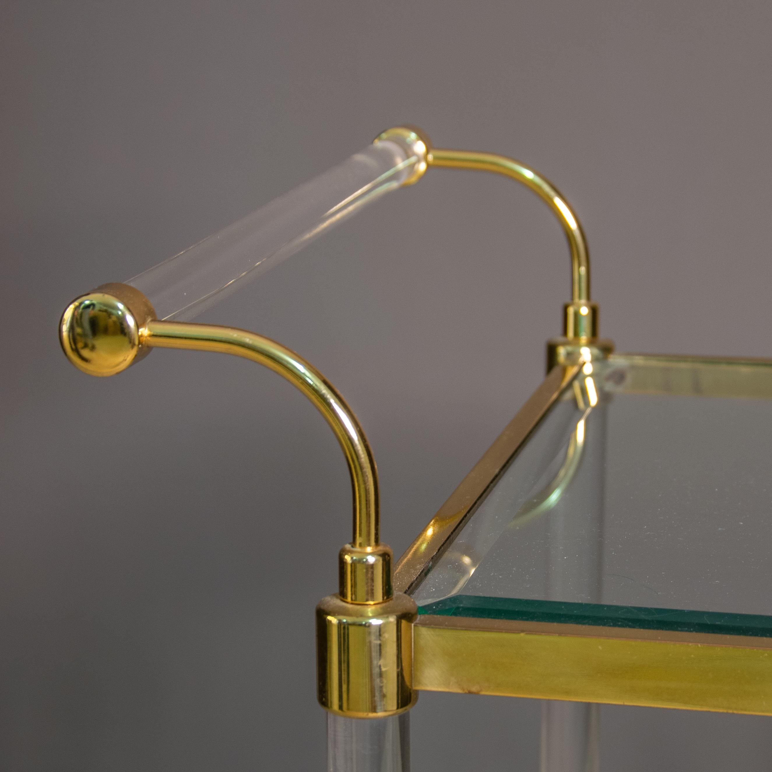 1970 Modernity Italian Golden Brass and Lucite Trolley (chariot en laiton doré et en lucite) en vente 6