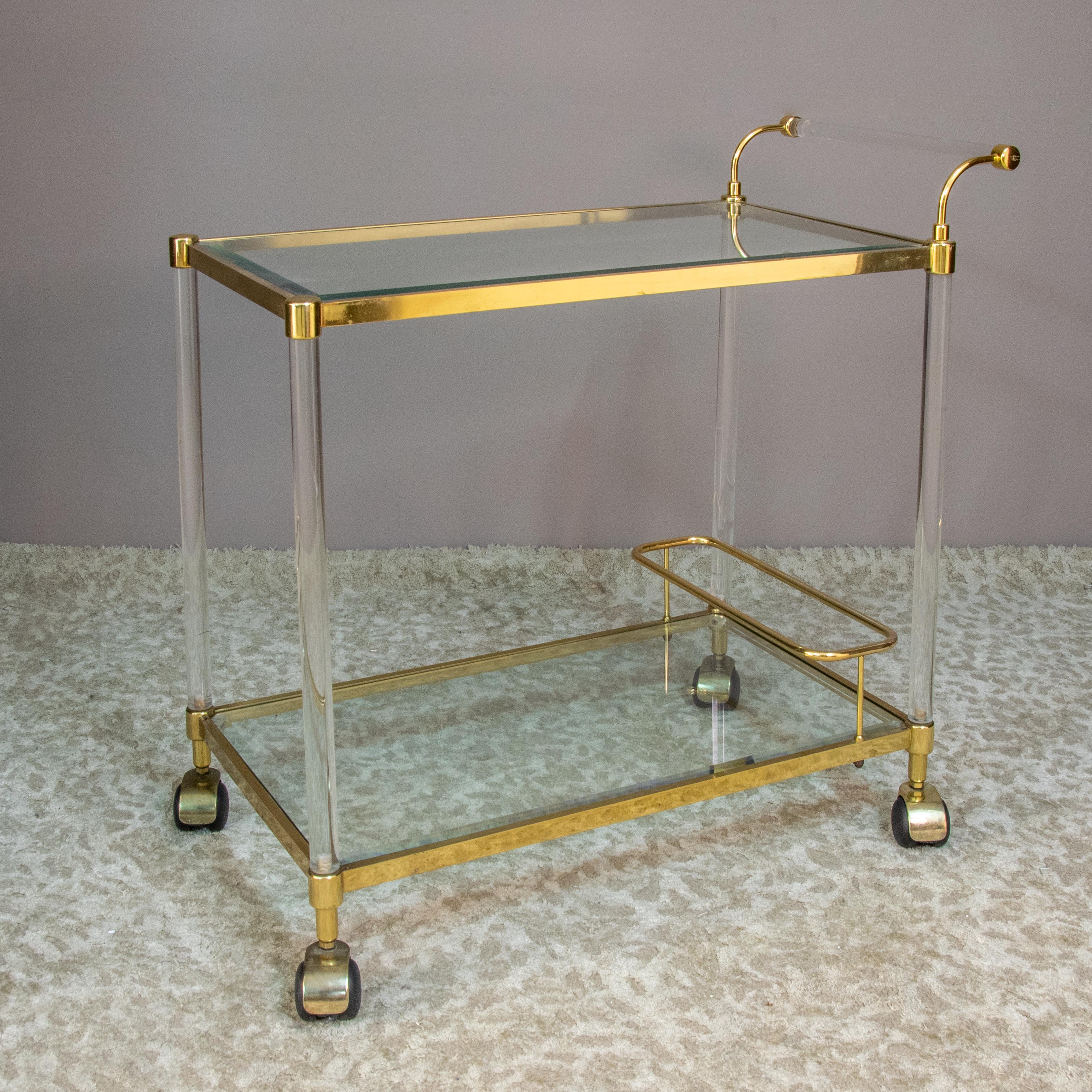 Laiton 1970 Modernity Italian Golden Brass and Lucite Trolley (chariot en laiton doré et en lucite) en vente