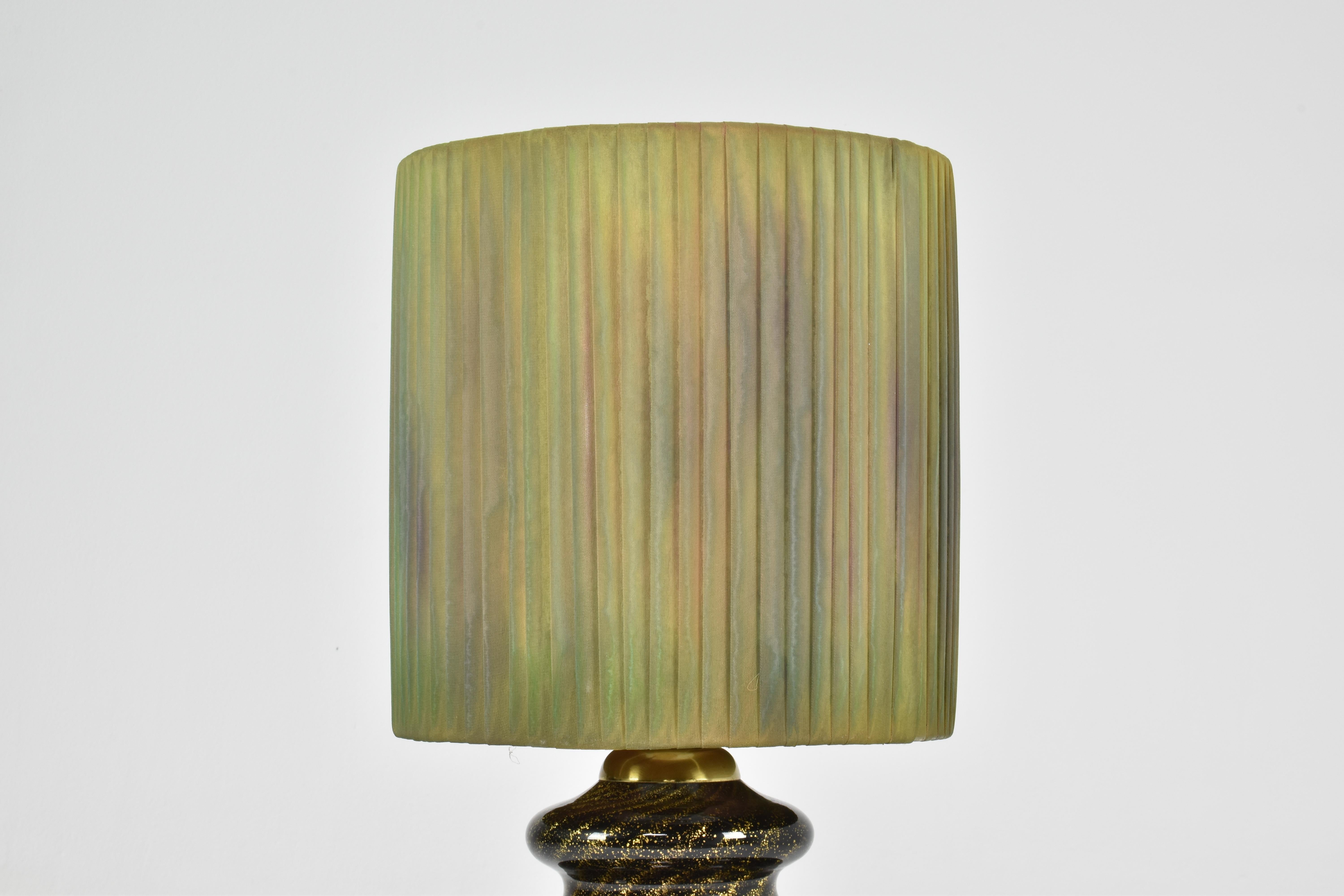 Lámpara de mesa italiana de Murano verde de mediados de siglo de 1970 de Tommaso Barbi Italiano en venta