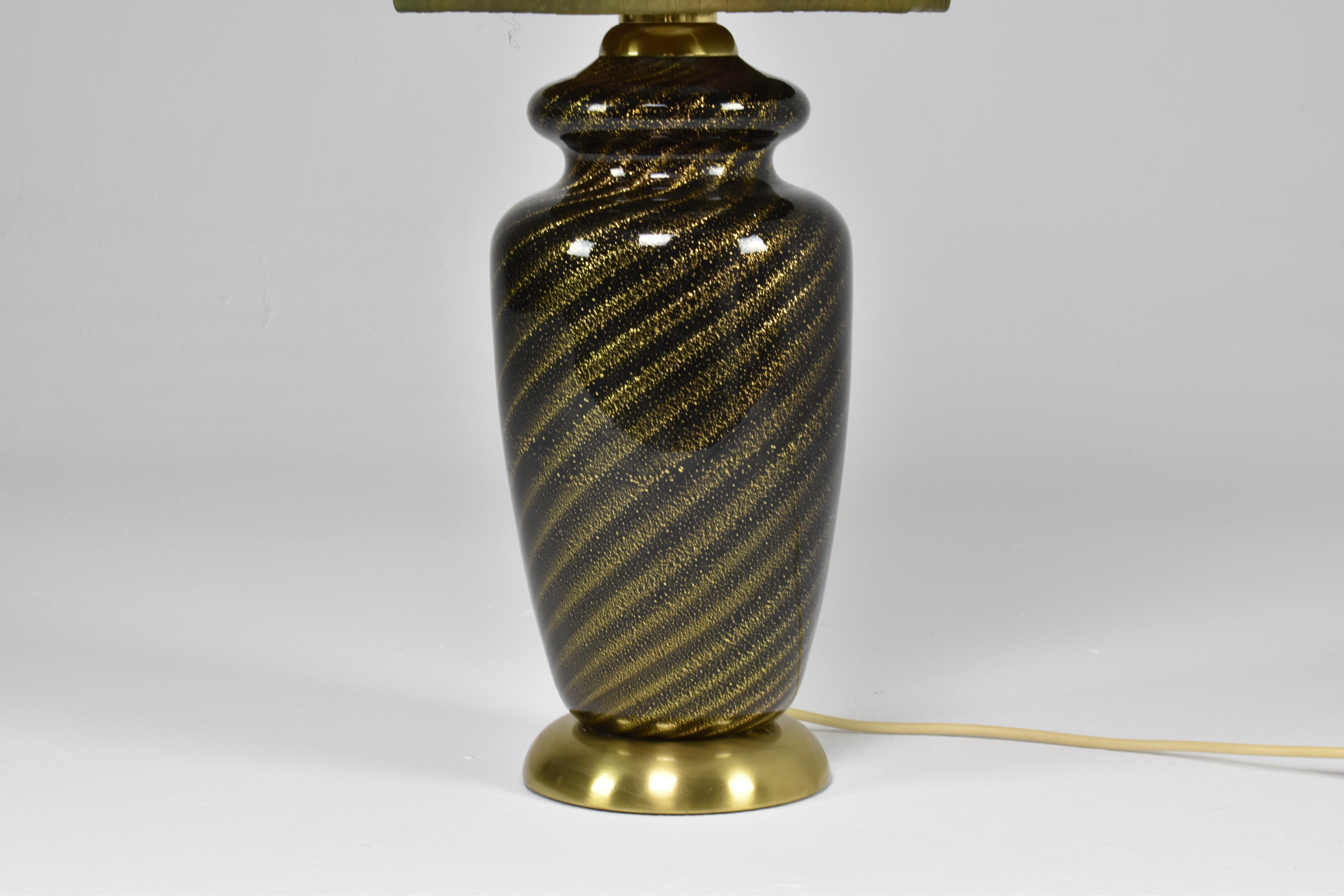 Lámpara de mesa italiana de Murano verde de mediados de siglo de 1970 de Tommaso Barbi finales del siglo XX en venta