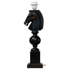 Lámpara de mesa italiana de alabastro tallado a mano de los años 70 con cabeza de caballo en negro
