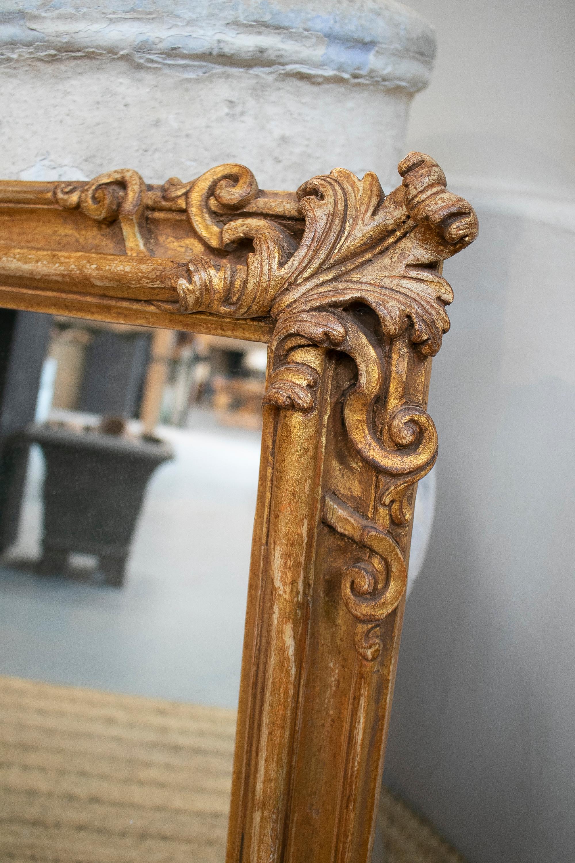 1970s Italian Hand Carved Baroque Wooden Mirror In Good Condition In Marbella, ES