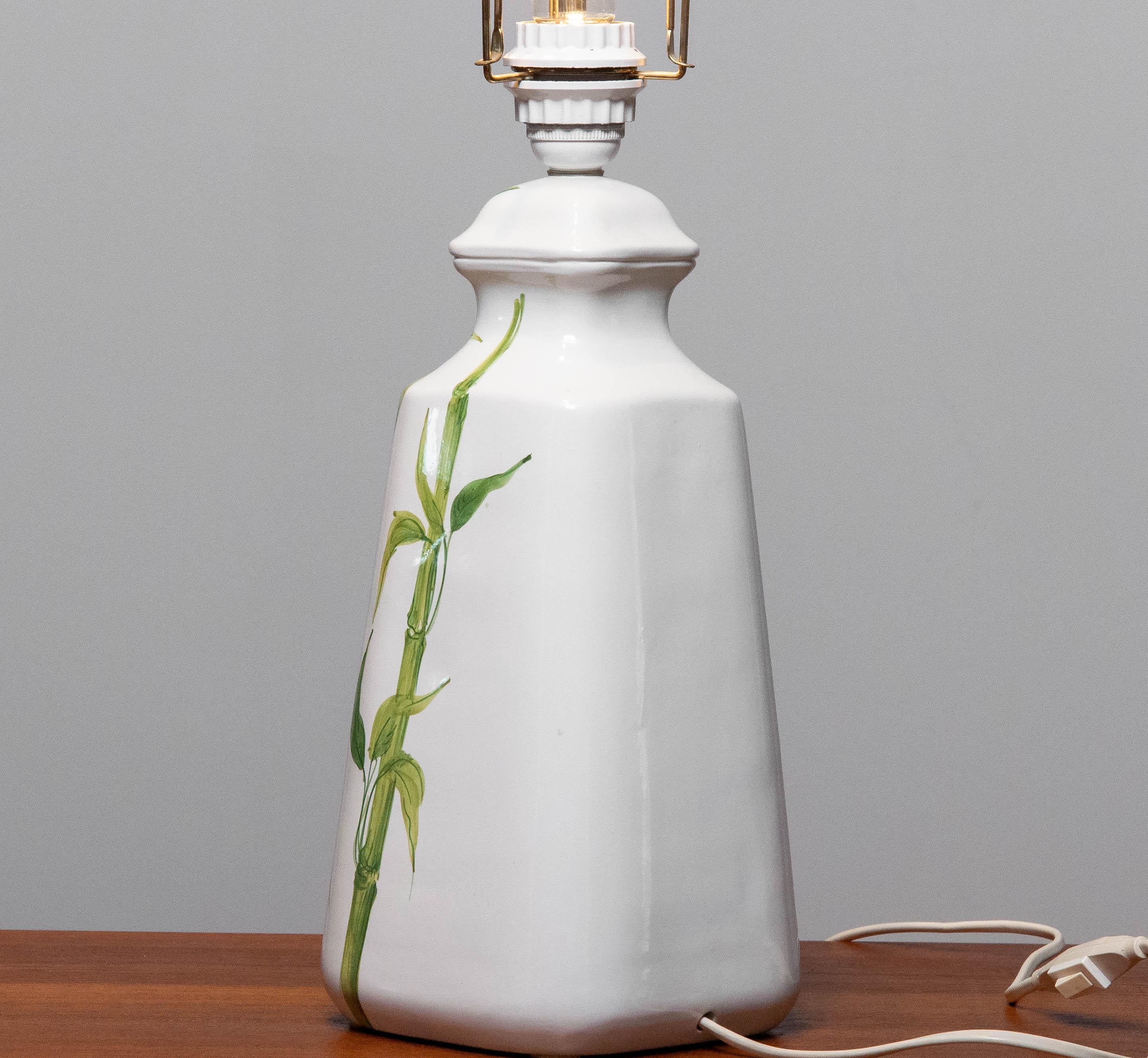 1970s Italian Hand Painted White Ceramic and Glazed Table Lamp with Bamboo Decor For Sale 1