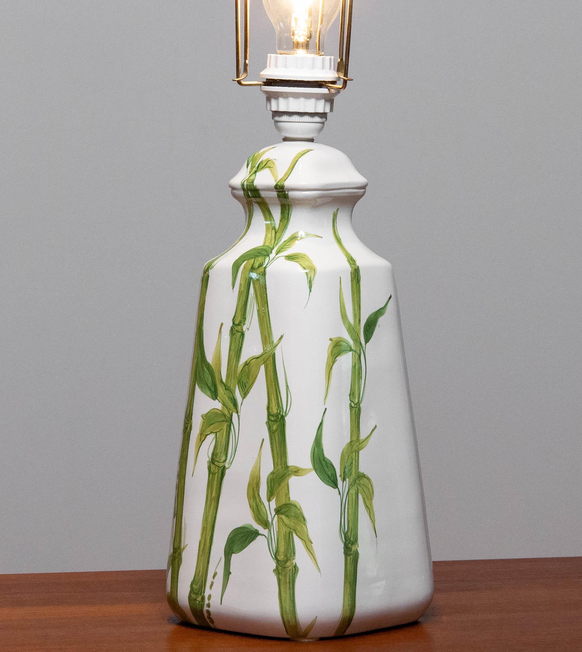 1970s Italian Hand Painted White Ceramic and Glazed Table Lamp with Bamboo Decor For Sale 2