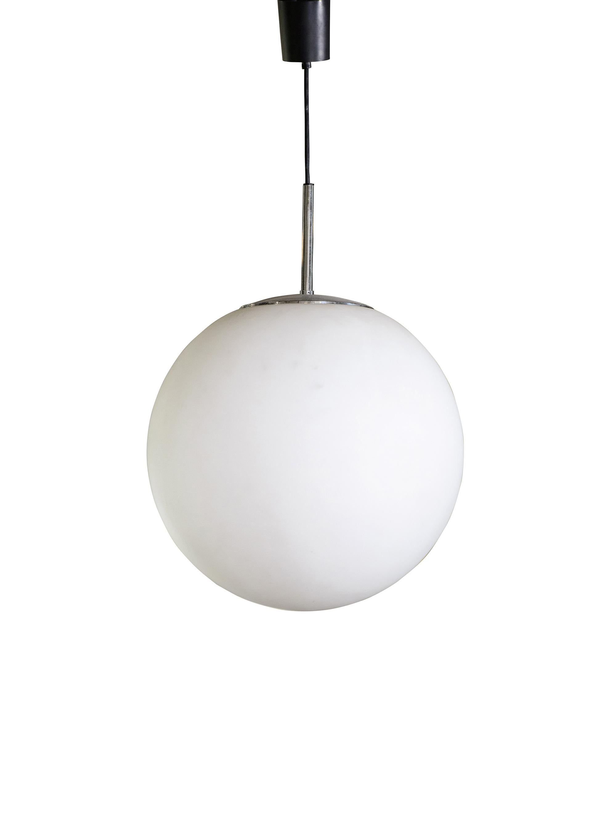 Italienische hängende Glaskugelleuchte aus den 1970er Jahren im Angebot 1