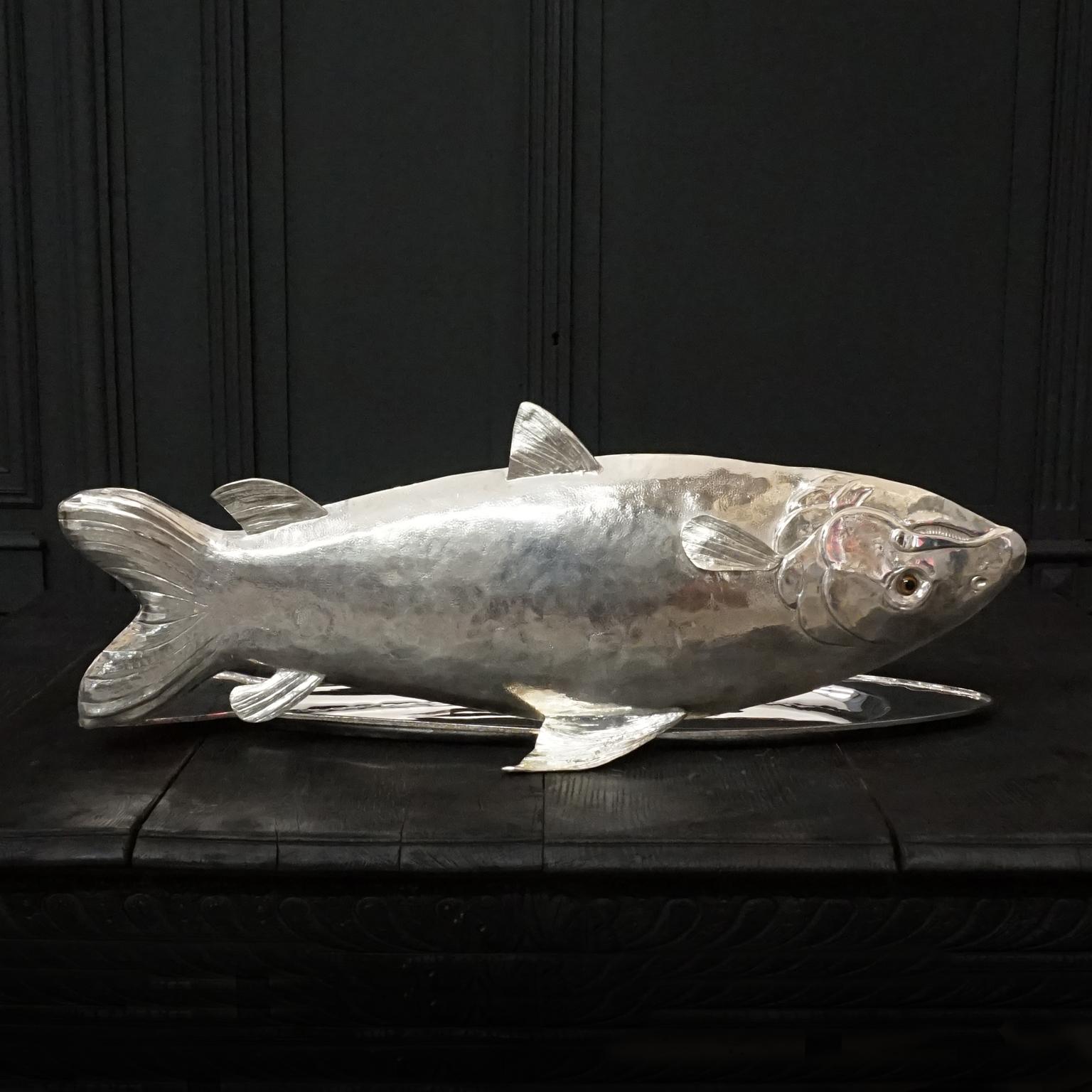 Hollywood Regency 1970s Italian Heavy Silver Plated Hand-Hammered Franco Lagini Salmon Fish Server
