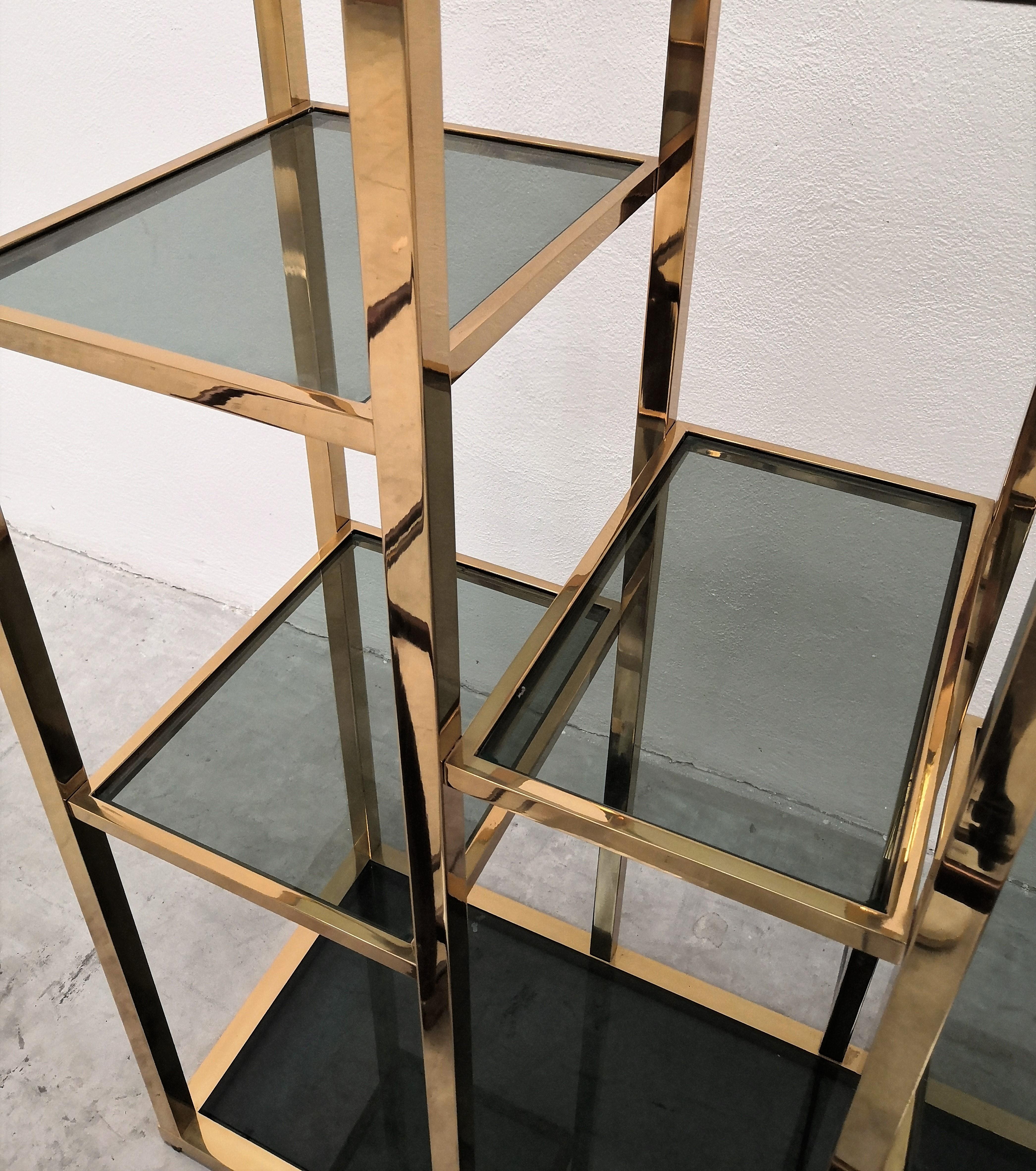 20th Century 1970s Italian Hollywood Regency Brass and Green Glass Étagère Shelving Display