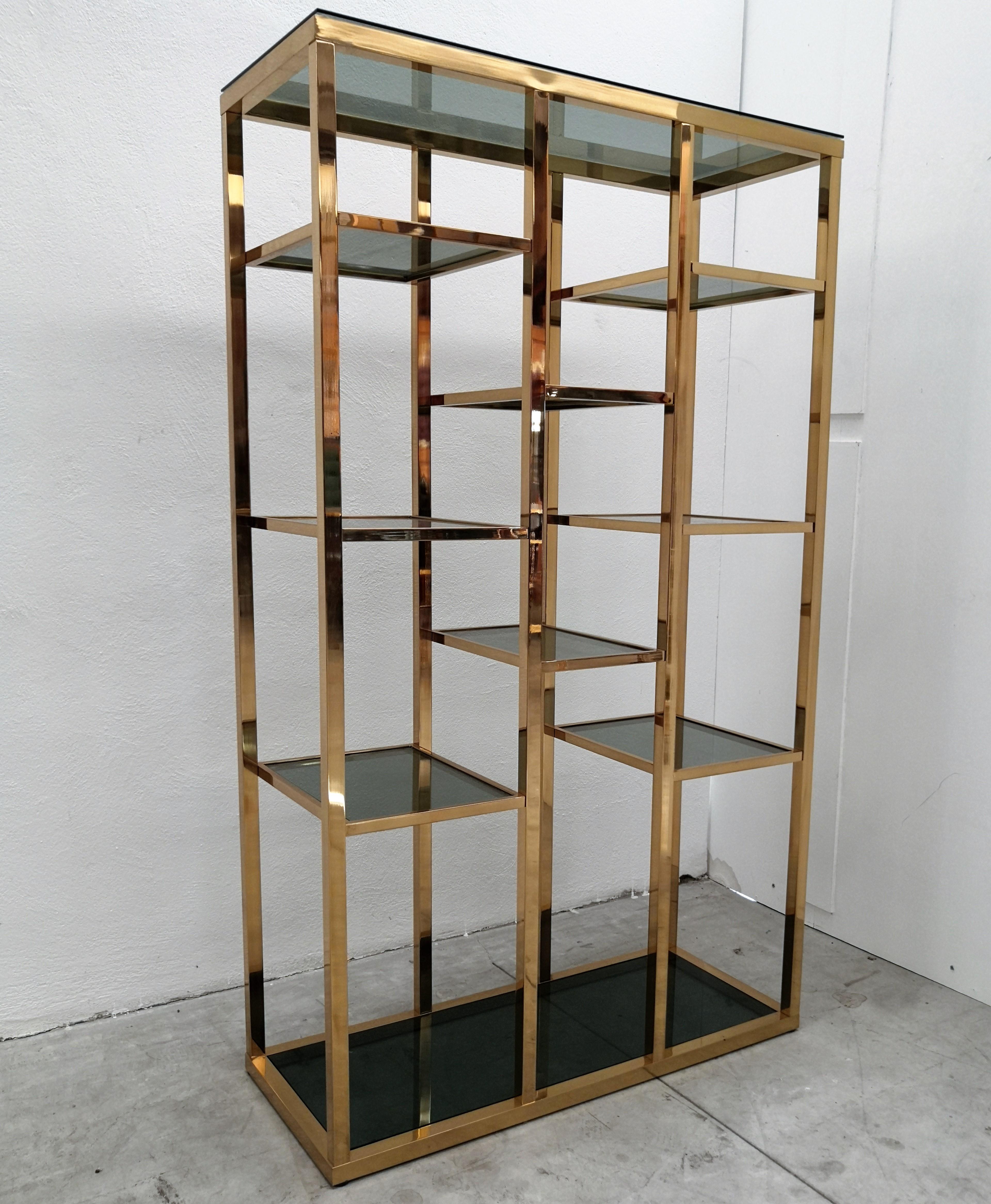 1970s Italian Hollywood Regency Brass and Green Glass Étagère Shelving Display 2