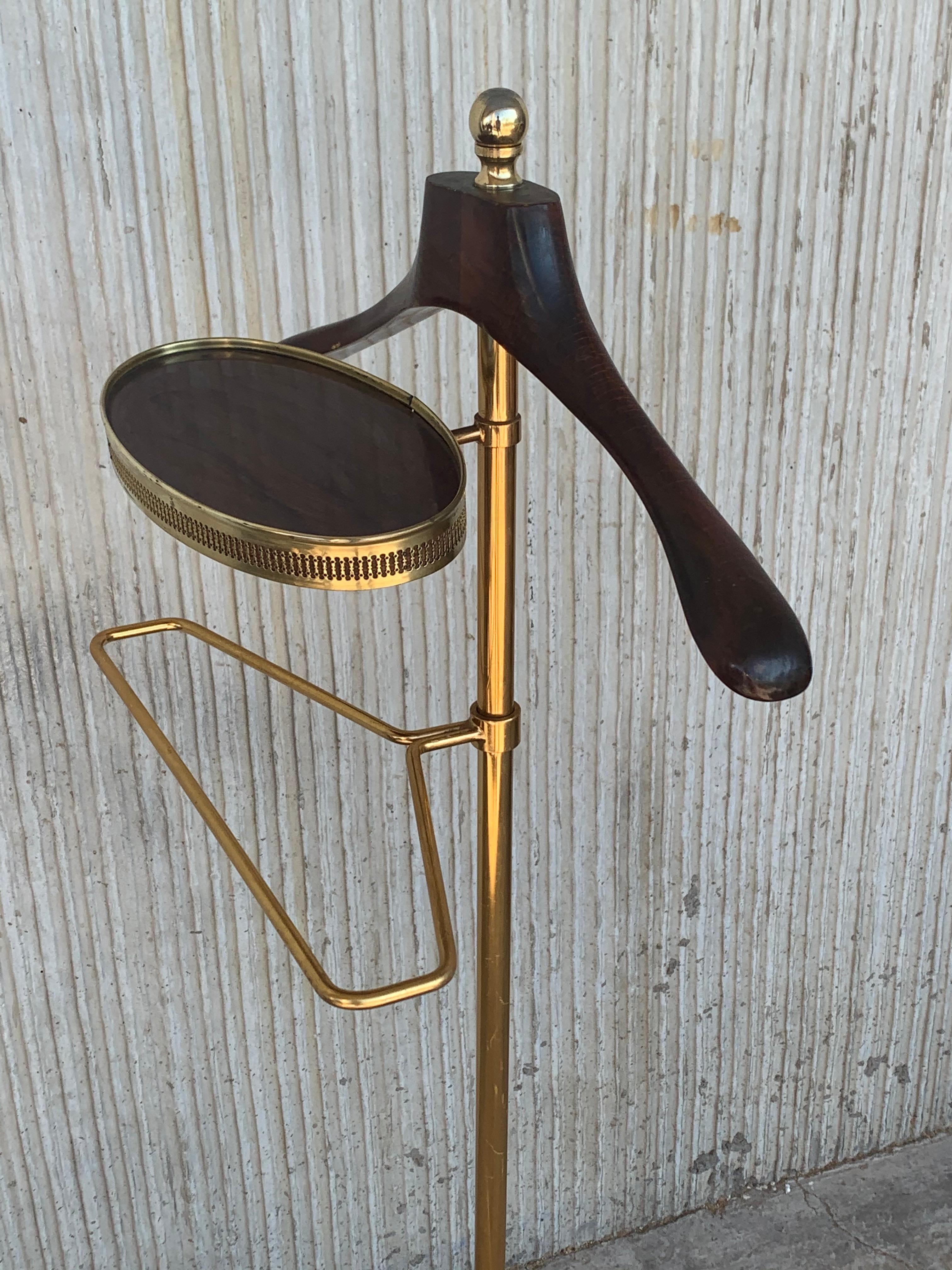 20th Century 1970s Italian Hollywood Regency Brass and Wood Valet Stand Dressboy