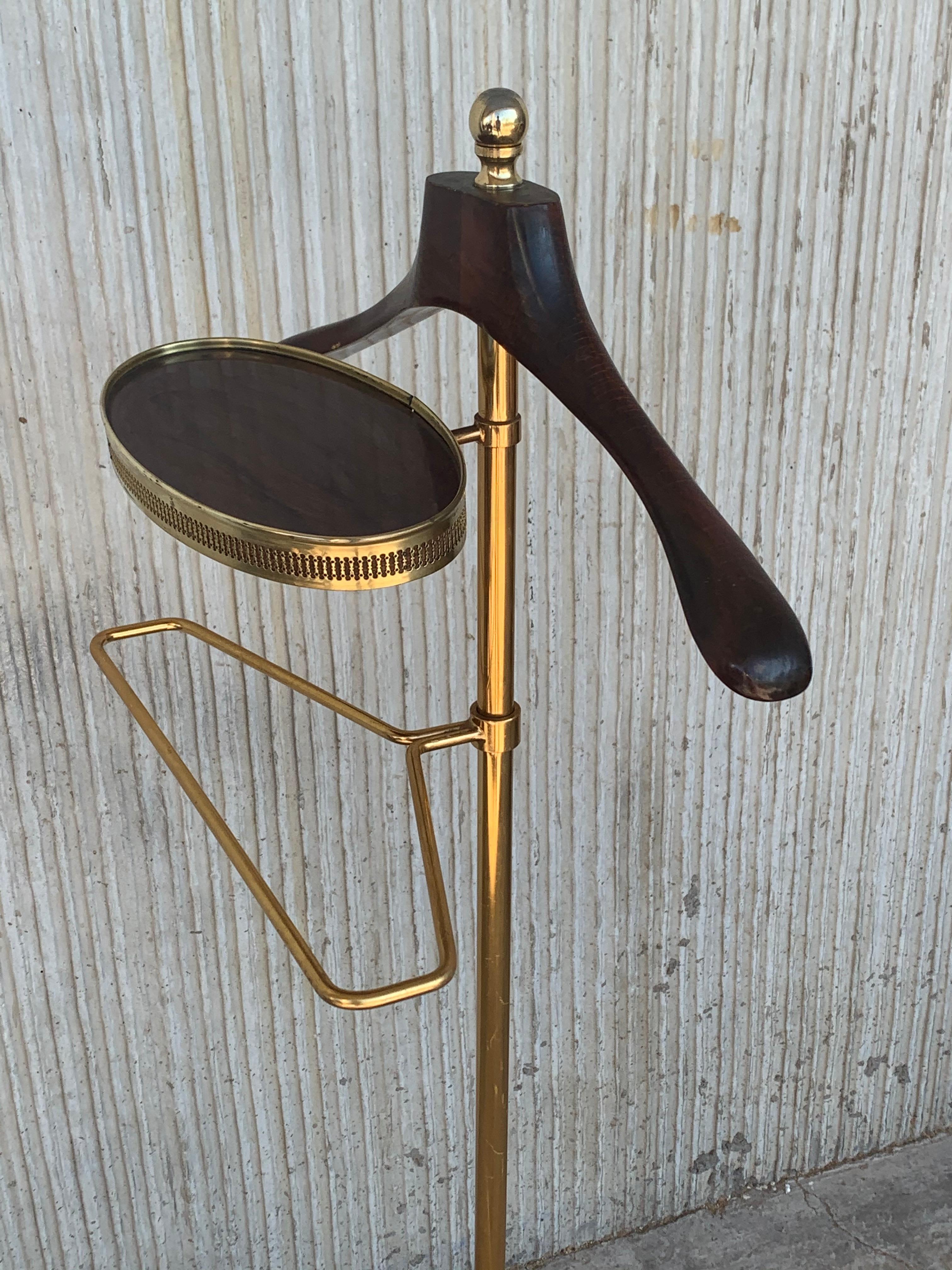 1970s Italian Hollywood Regency Brass and Wood Valet Stand Dressboy In Good Condition In Miami, FL