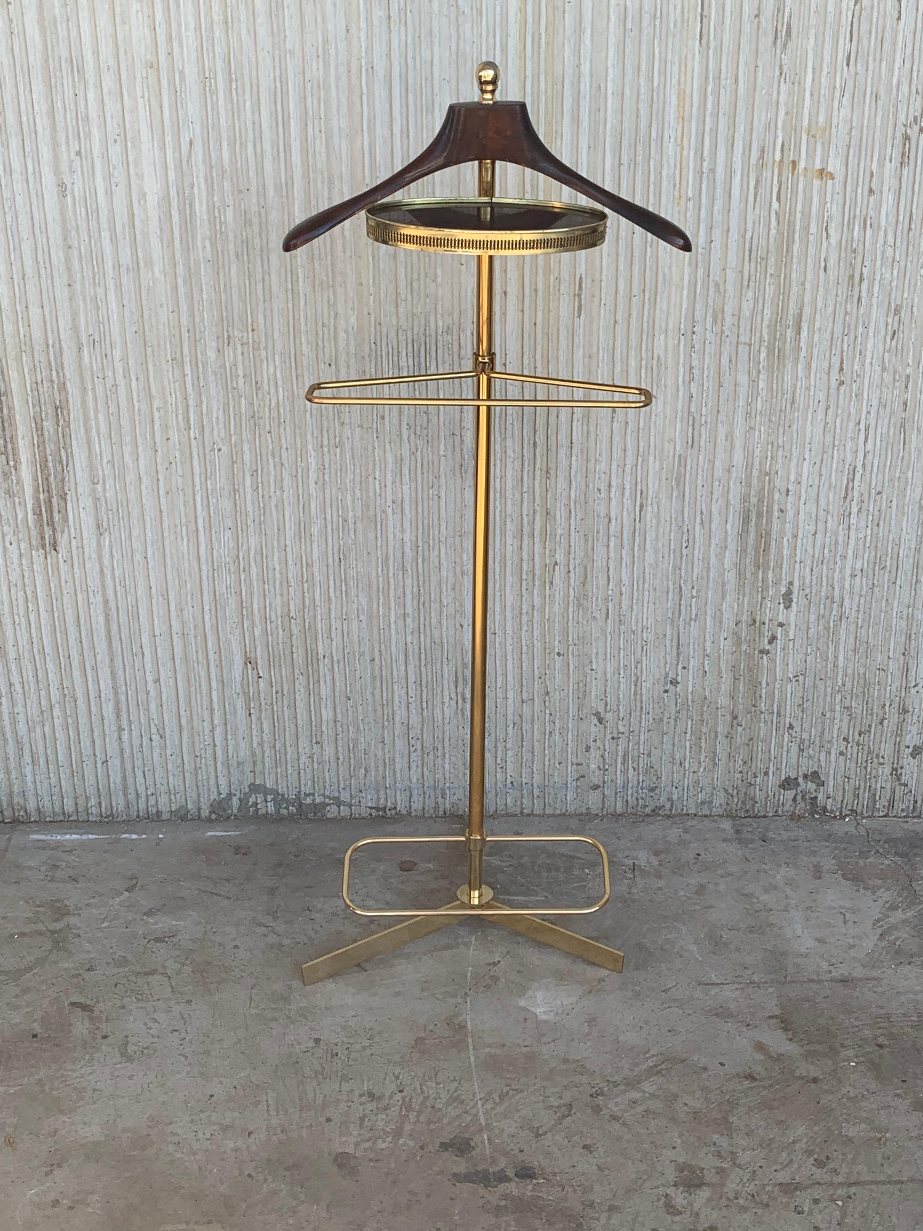 20th Century 1970s Italian Hollywood Regency Brass and Wood Valet Stand Dressboy
