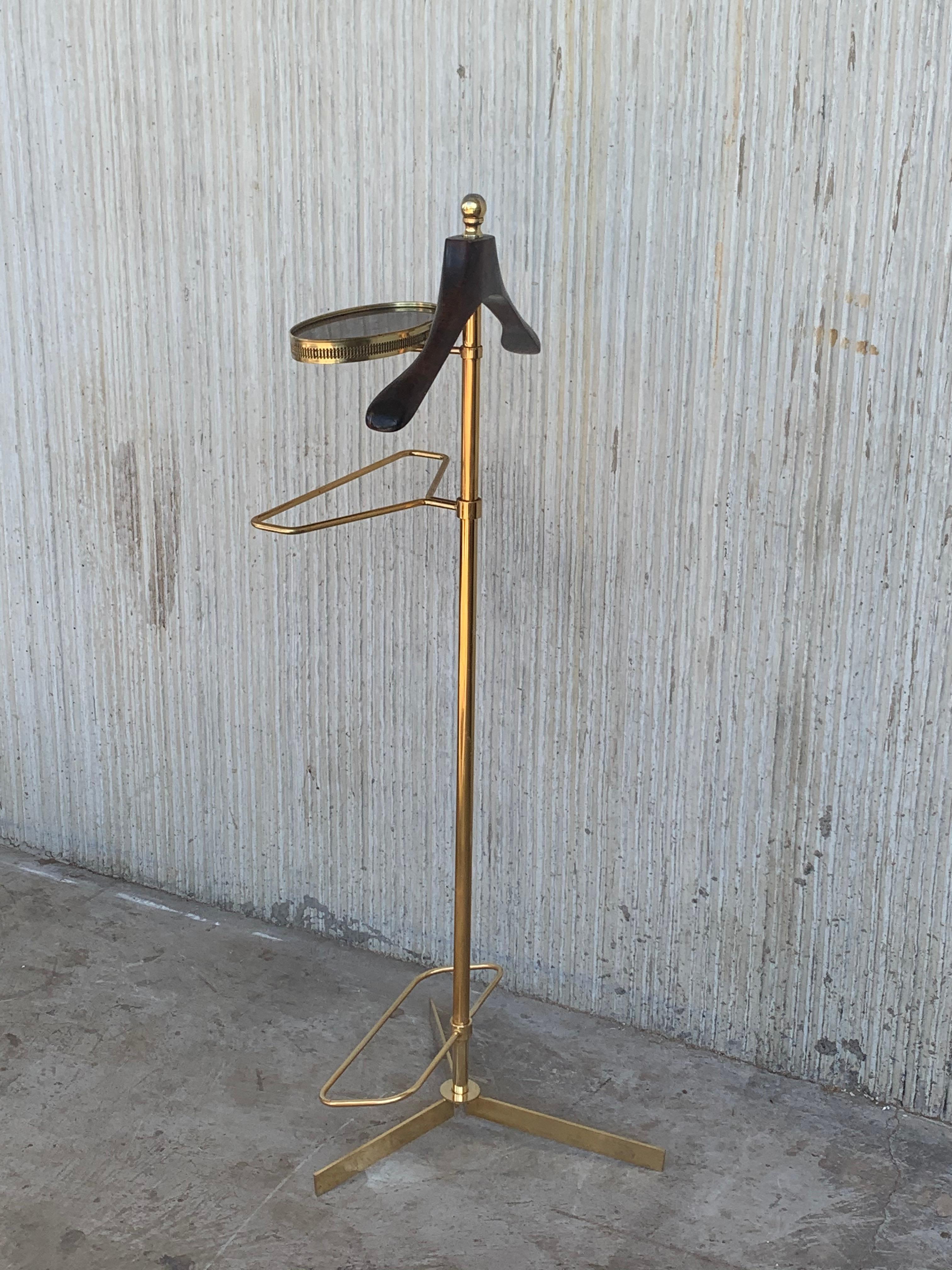 1970s Italian Hollywood Regency Brass and Wood Valet Stand Dressboy 1