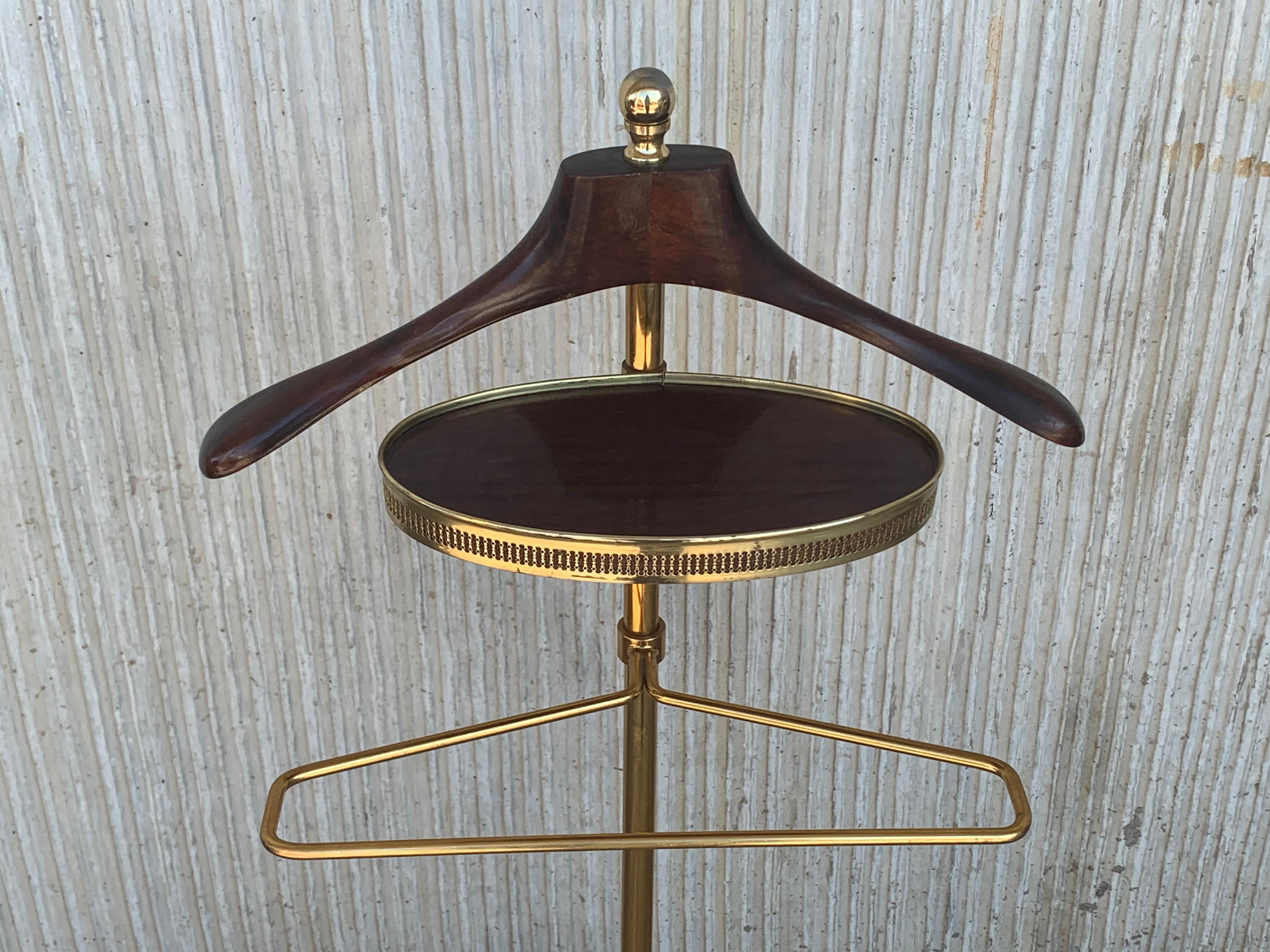 1970s Italian Hollywood Regency Brass and Wood Valet Stand Dressboy 2