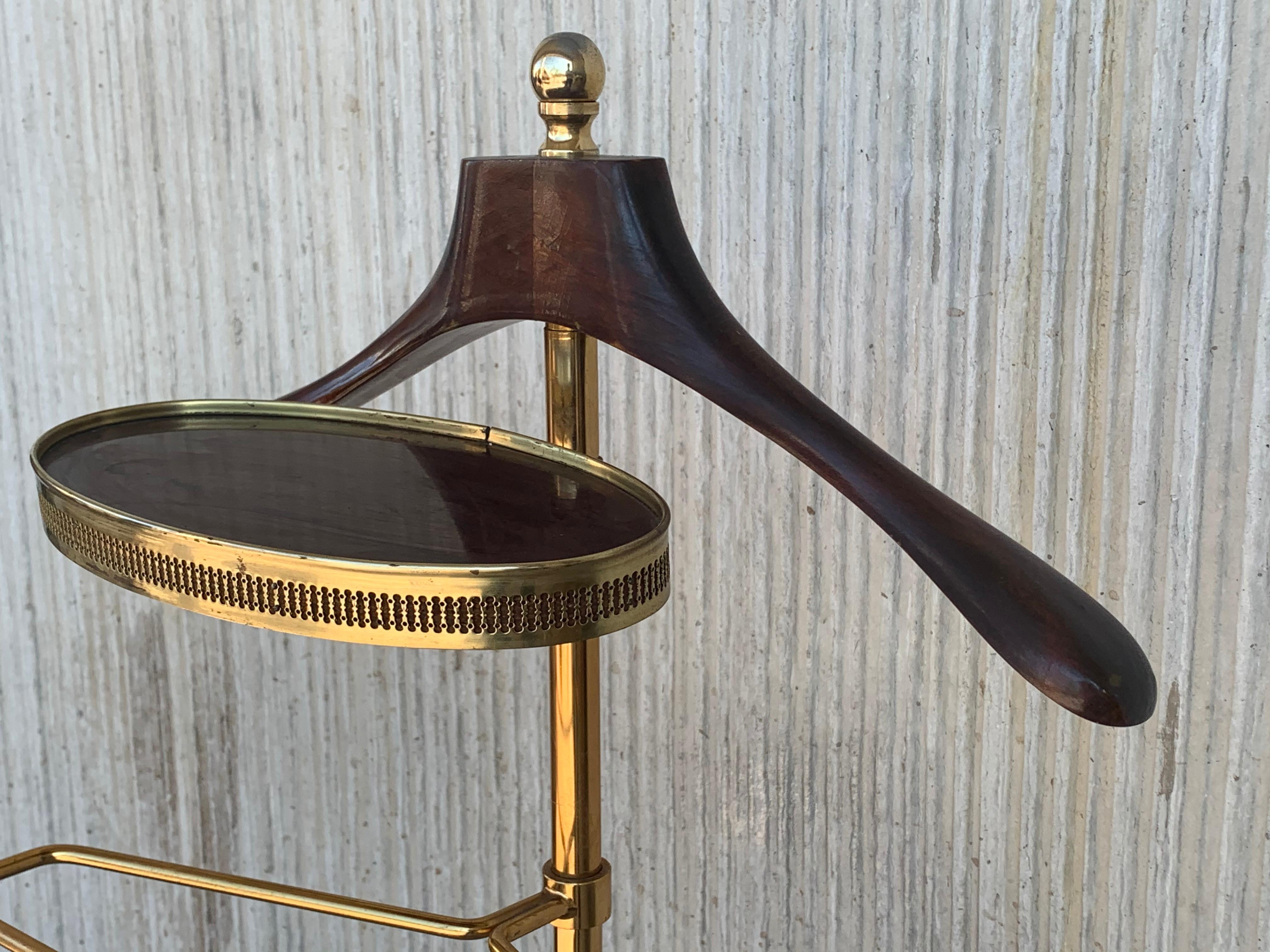 1970s Italian Hollywood Regency Brass and Wood Valet Stand Dressboy 3