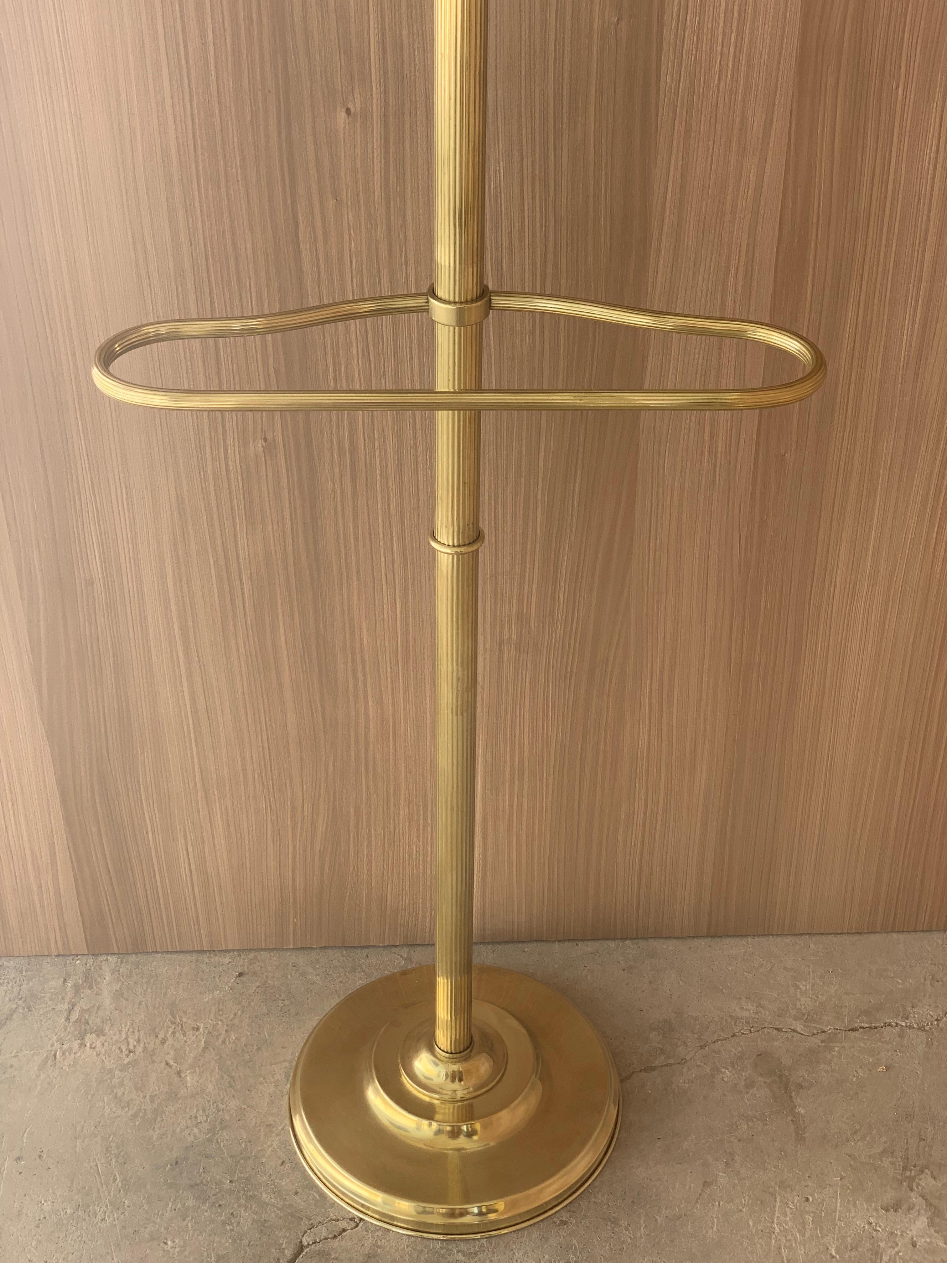 1970s Italian Hollywood Regency Brass and Wood Valet Stand Dressboy with Mirror 8