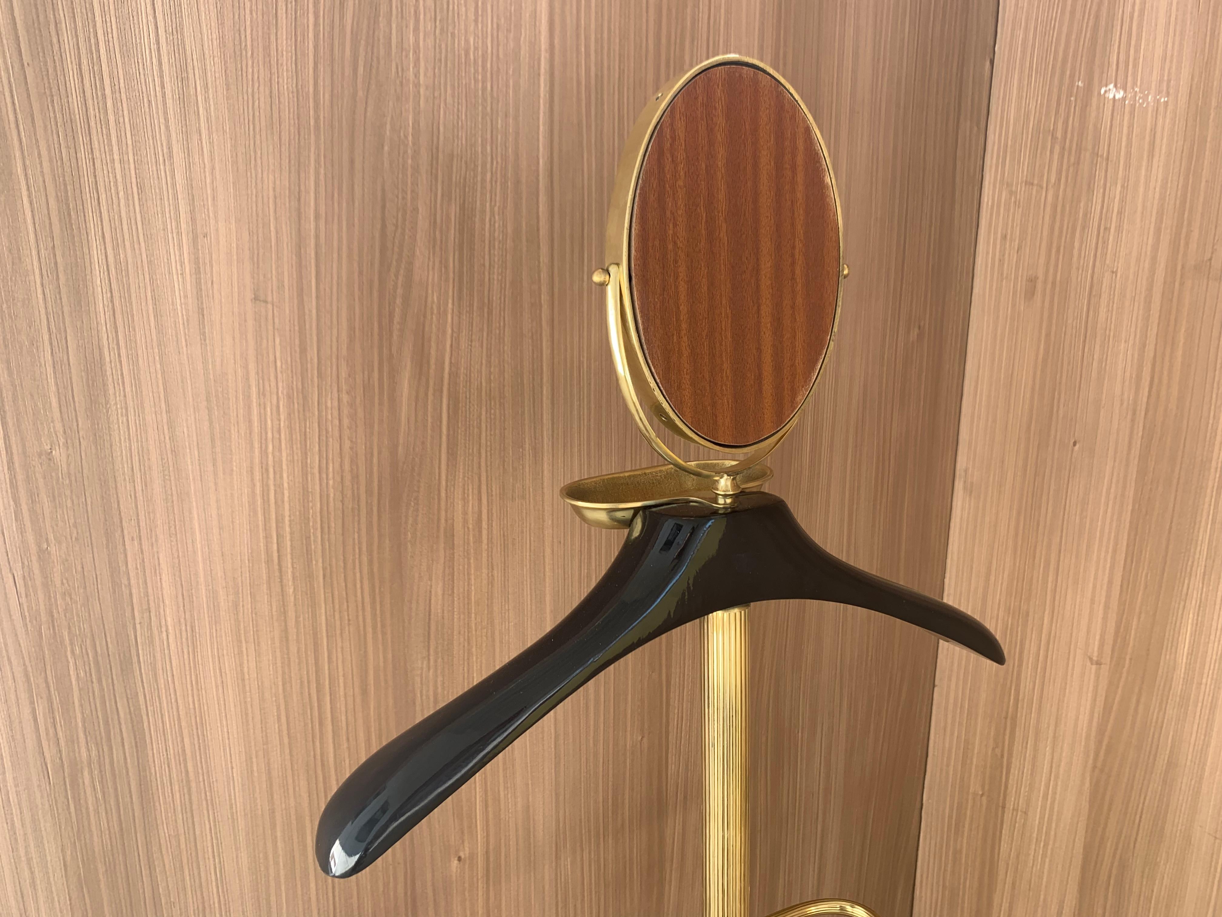 1970s Italian Hollywood Regency Brass and Wood Valet Stand Dressboy with Mirror 2