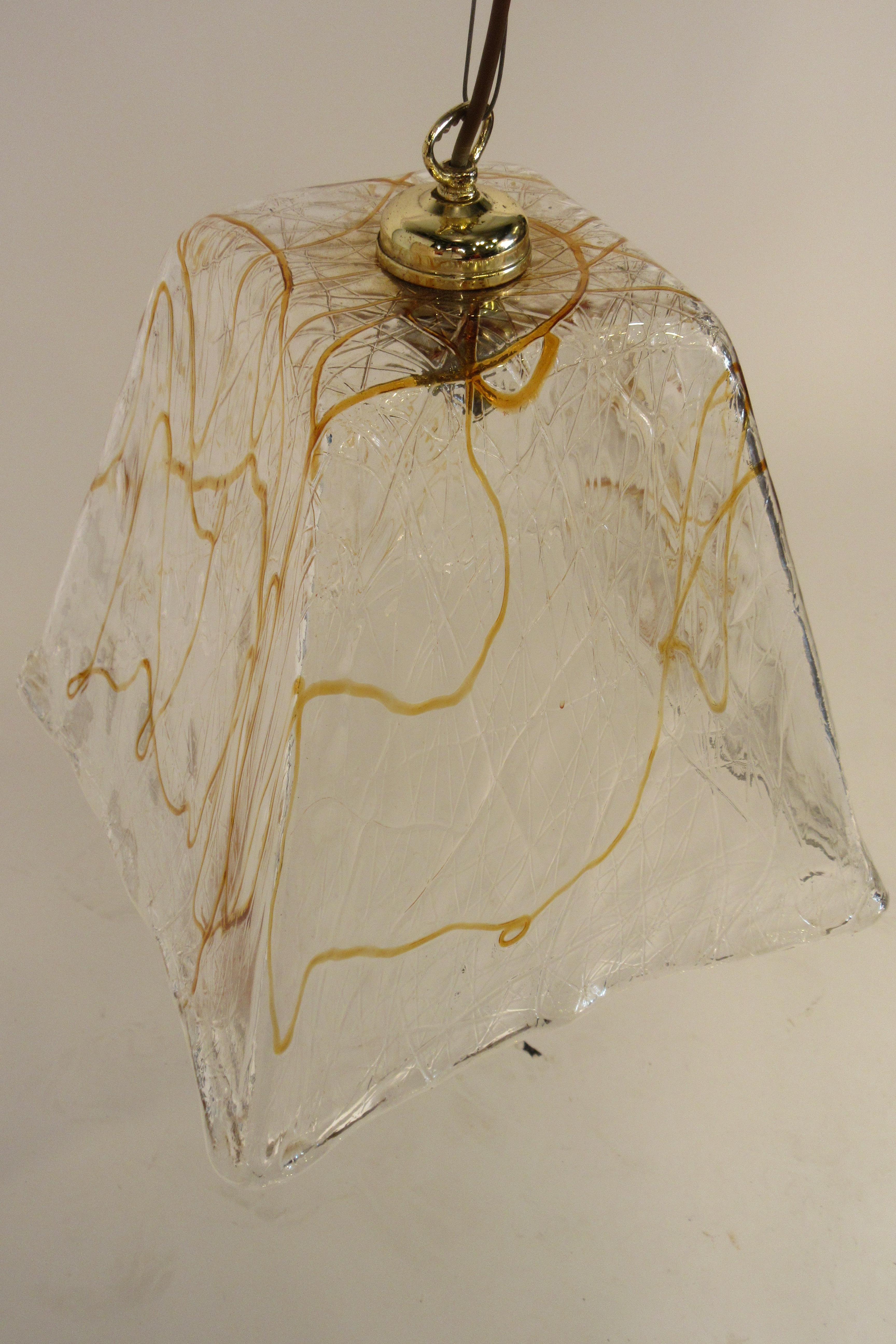Lámpara italiana de cristal de carámbano de los años 70 con vetas ámbar finales del siglo XX en venta
