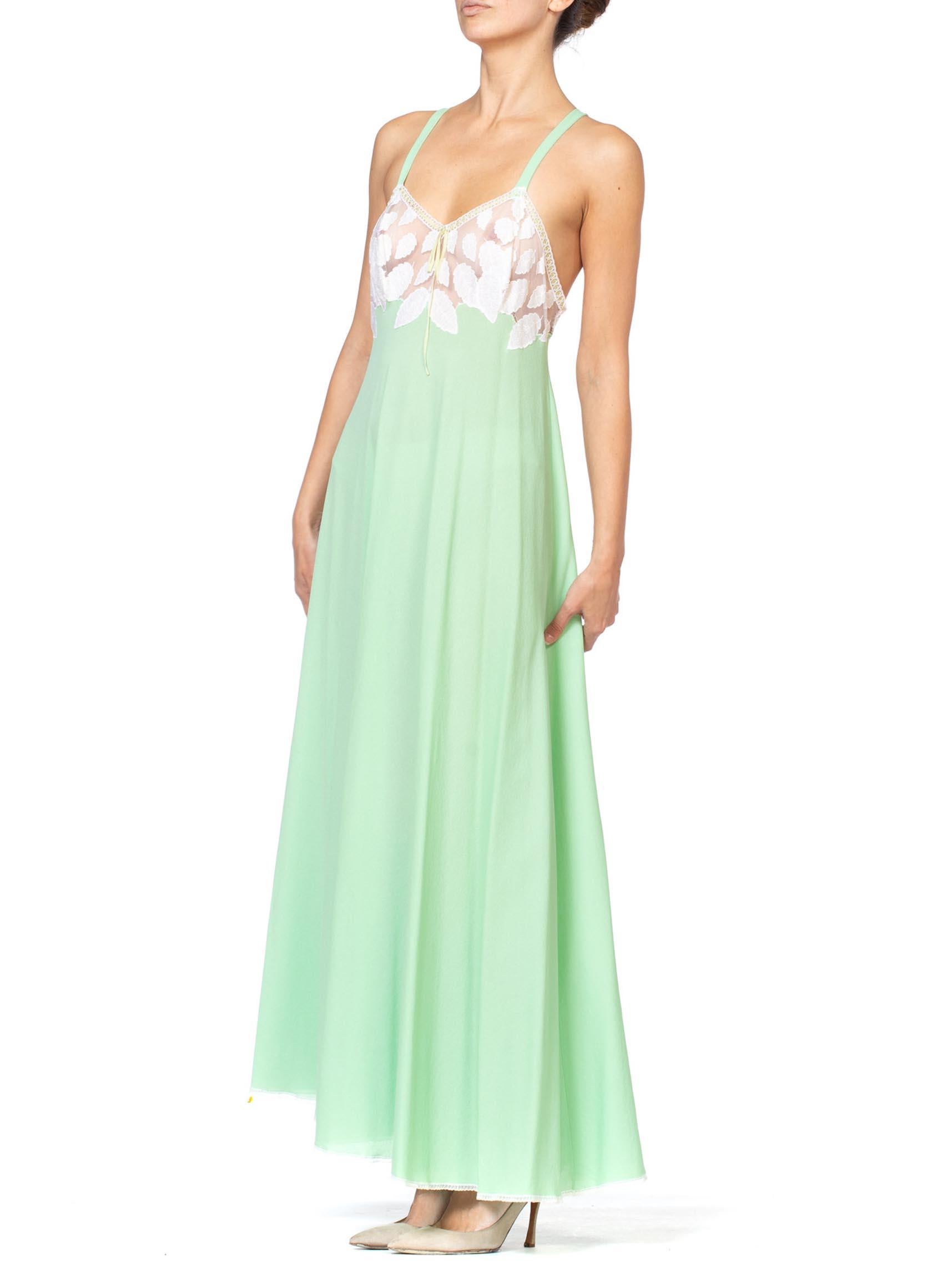 1970S Mint Green Polyester Jersey & White Lace Negligee Slip Dress In Excellent Condition In New York, NY