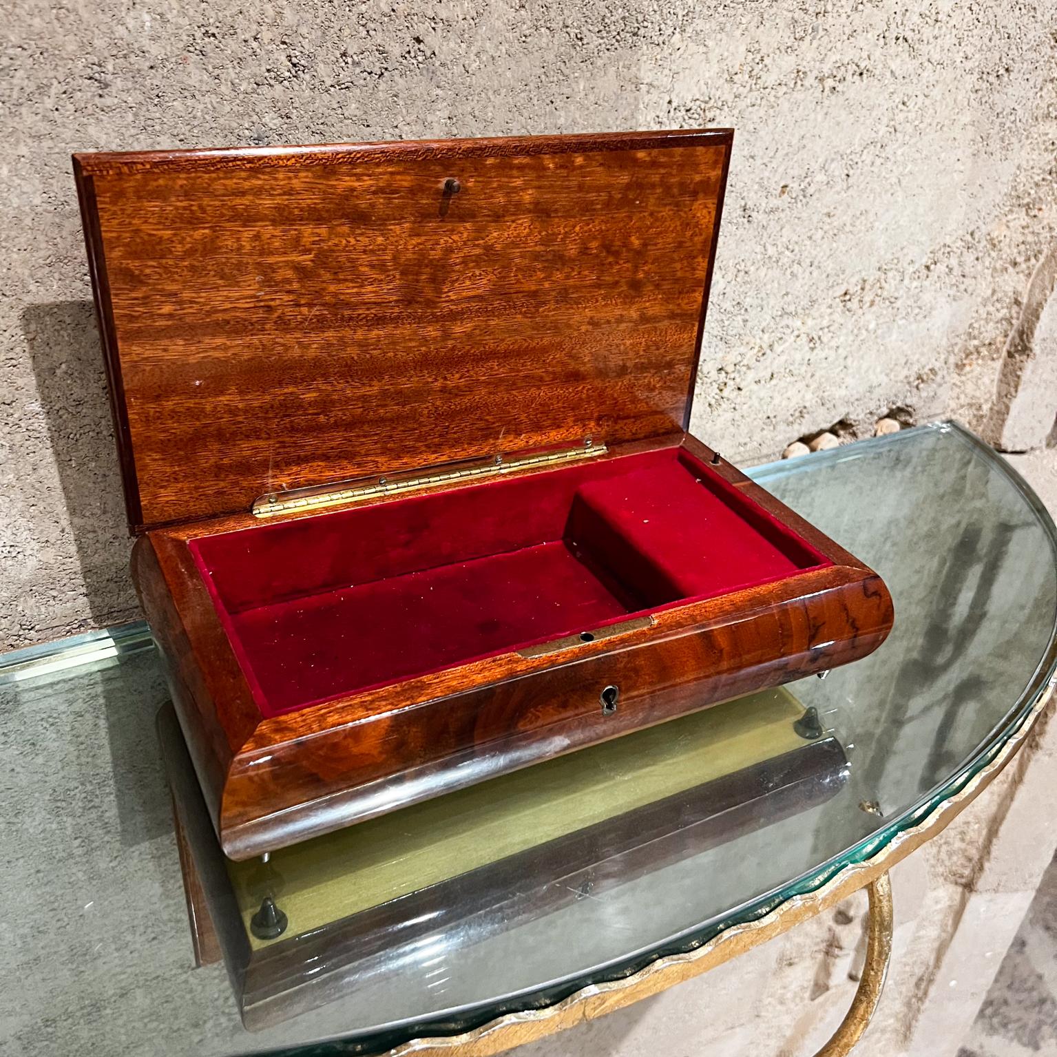 Fin du 20e siècle 1970 Italian Jewelry Love Story Music Box Wood Marquetry Decorative Inlay