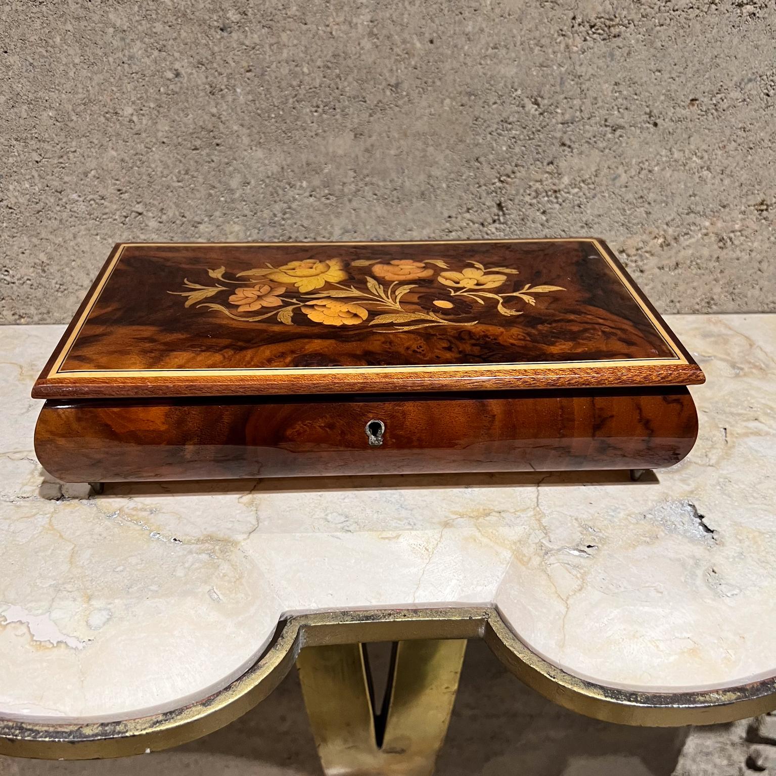 Caja de música de joyería italiana de los años 70 Reuge Ste-Croix Love Story en venta 9