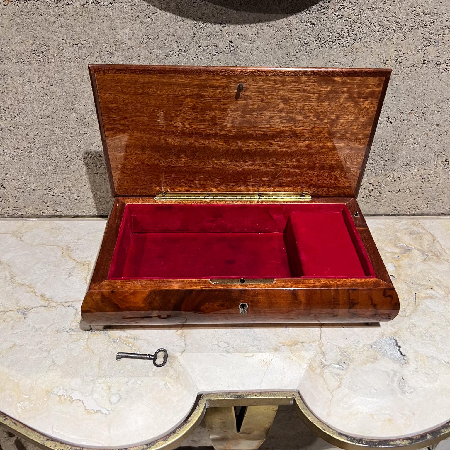 Caja de música de joyería italiana de los años 70 Reuge Ste-Croix Love Story en venta 2