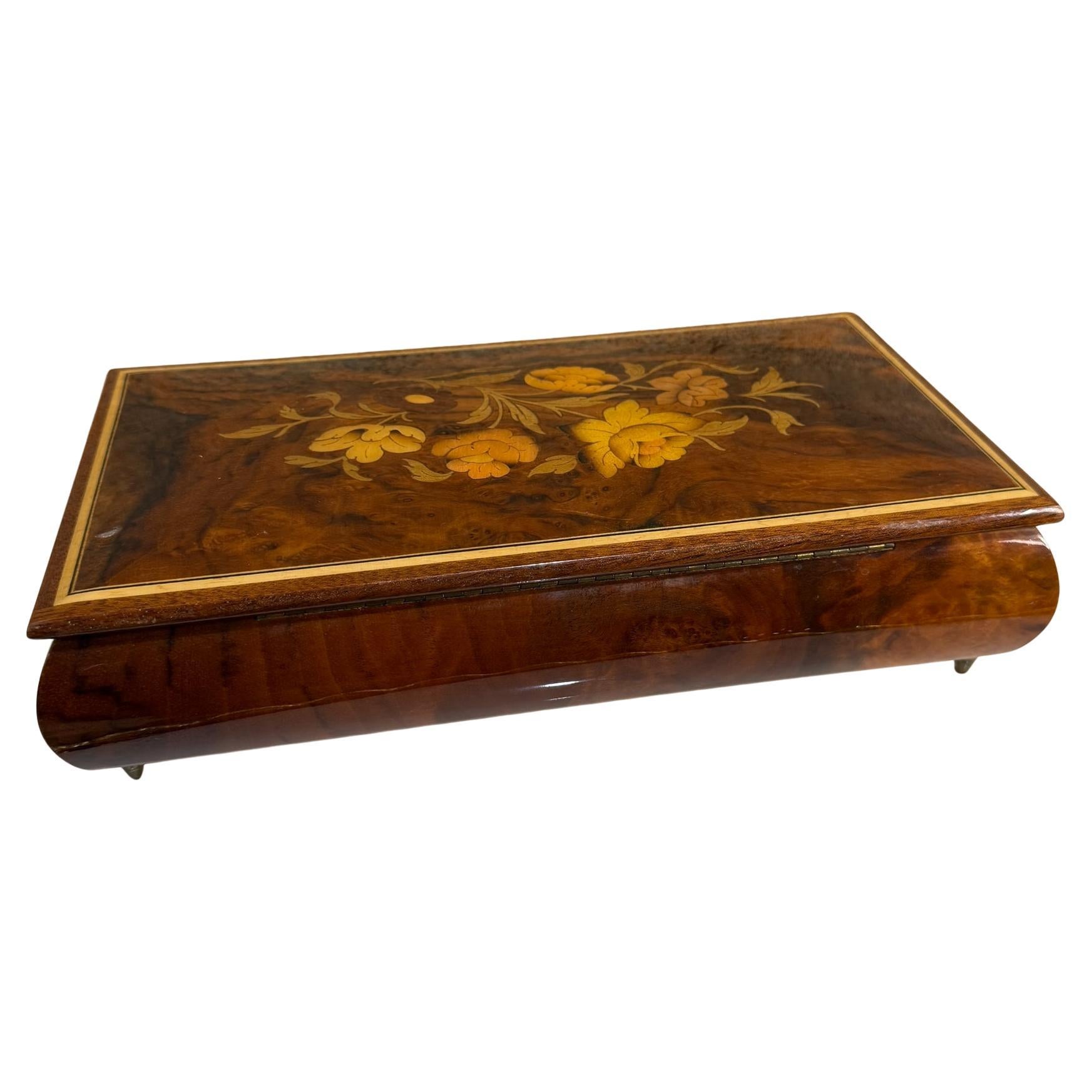 1970 Italian Jewelry Music Box Reuge Ste-Croix Love Story en vente