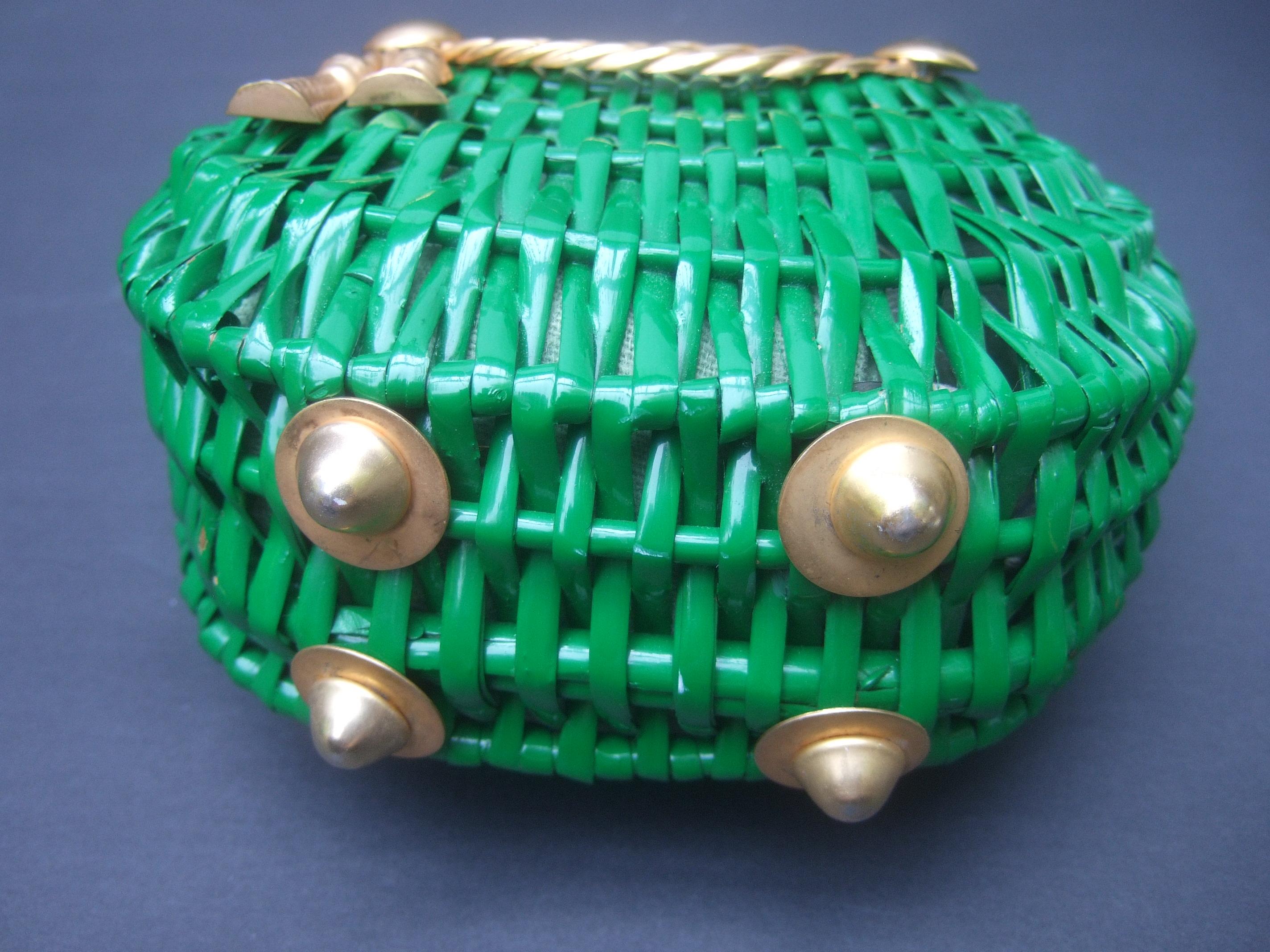 1970s Italian Kelly Green Wicker Diminutive Basket Shaped Handbag  8