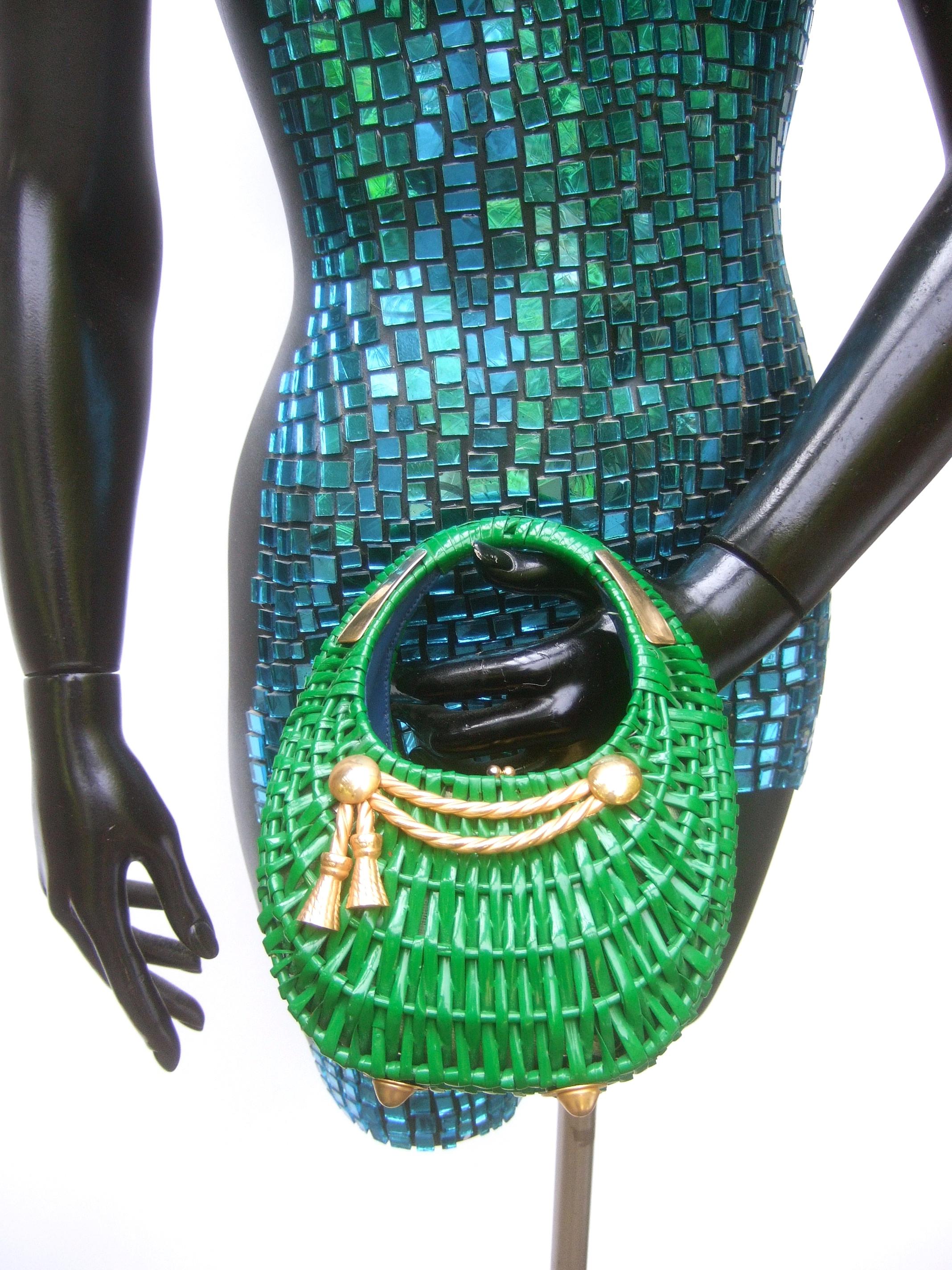 1970s Italian Kelly Green Wicker Diminutive Basket Shaped Handbag 2