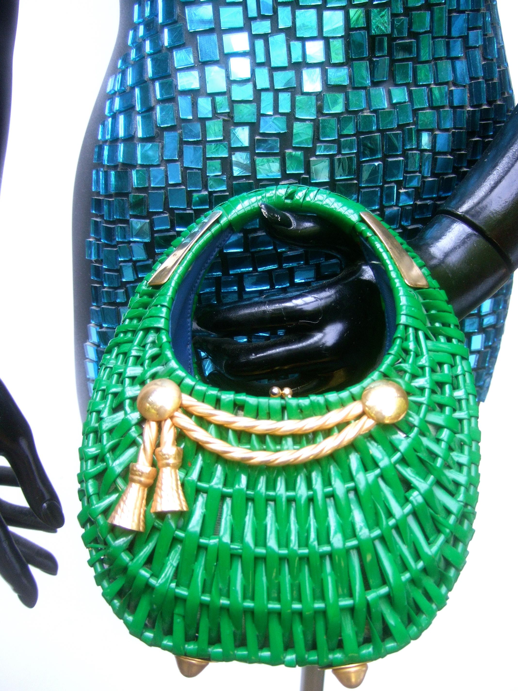 1970s Italian Kelly Green Wicker Diminutive Basket Shaped Handbag 3