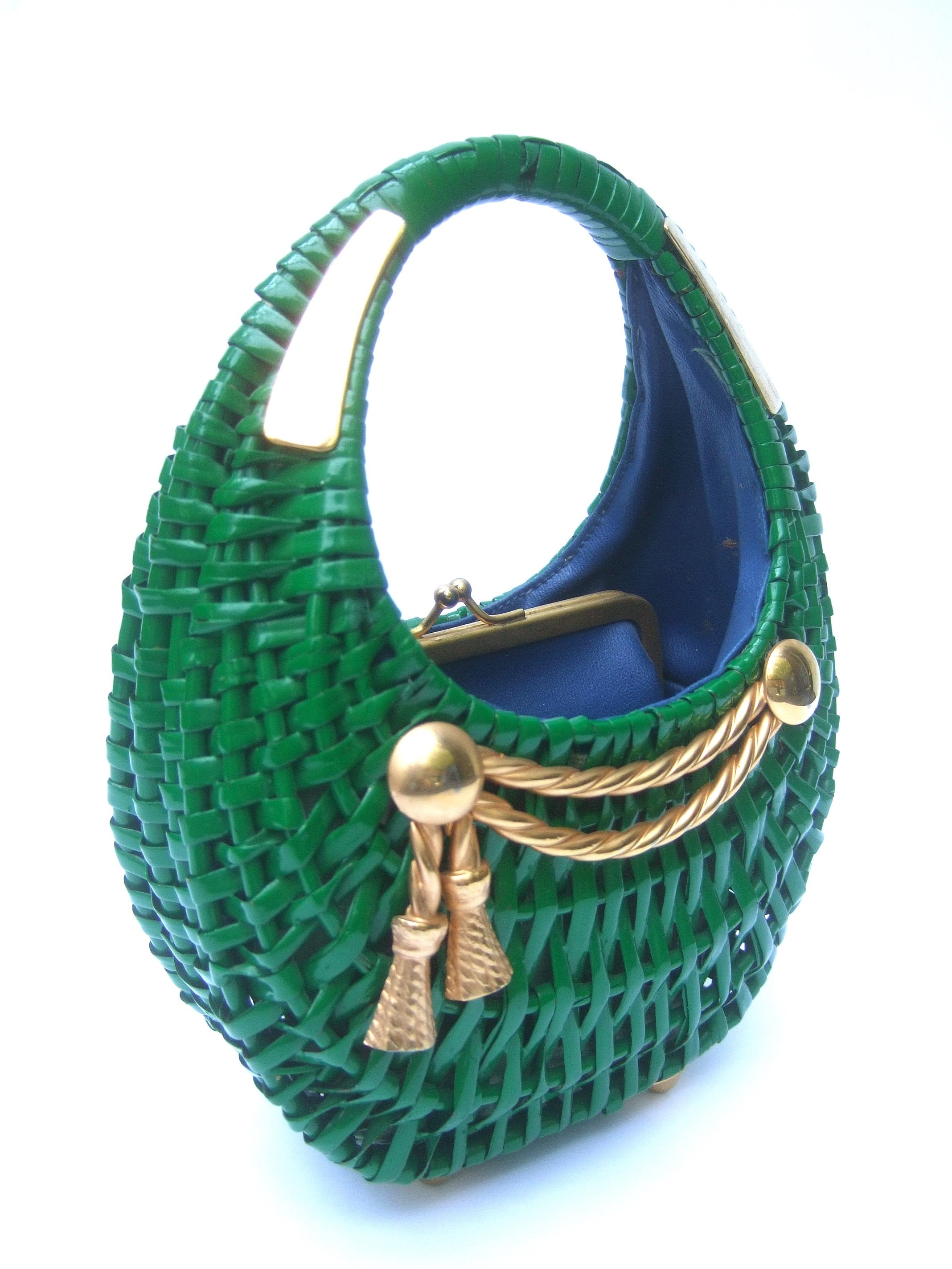 1970s Italian Kelly Green Wicker Diminutive Basket Shaped Handbag  4