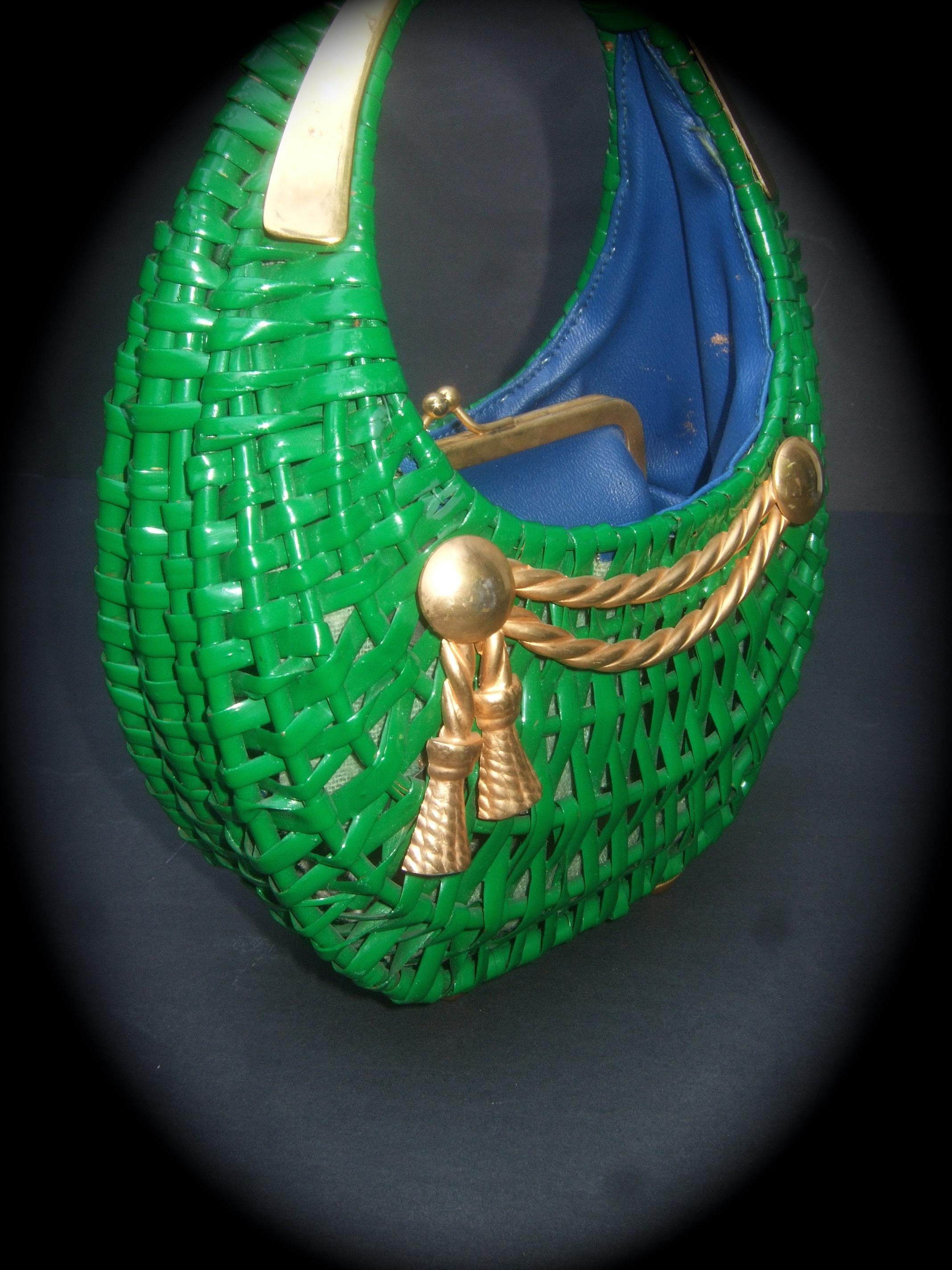 1970s Italian Kelly Green Wicker Diminutive Basket Shaped Handbag  5