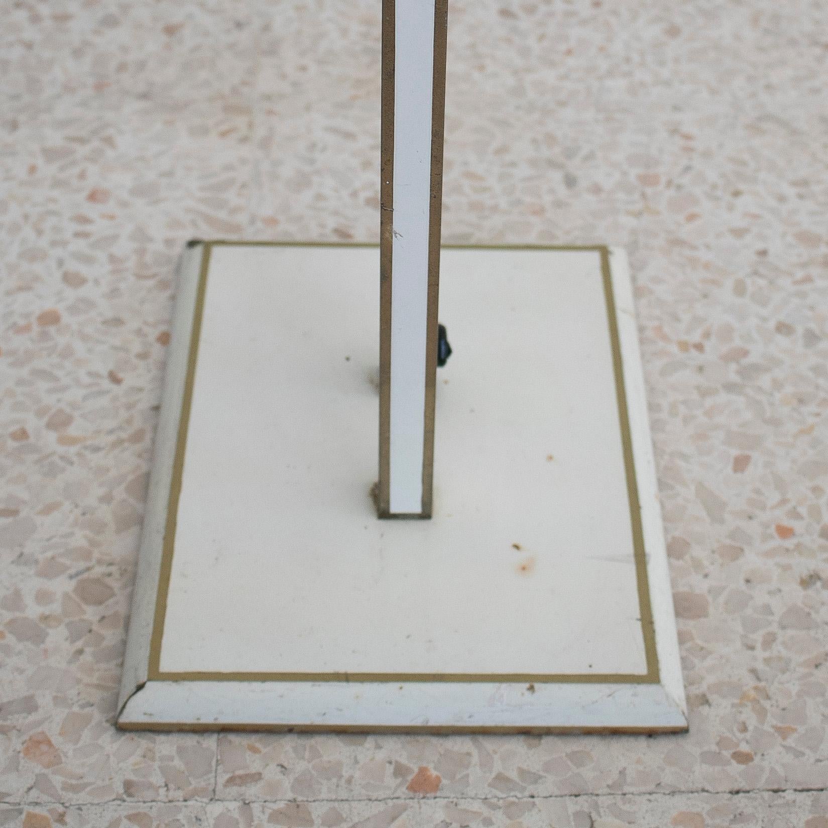 Lampada a stelo italiana anni '70 in metallo laccato e bronzo in vendita 7