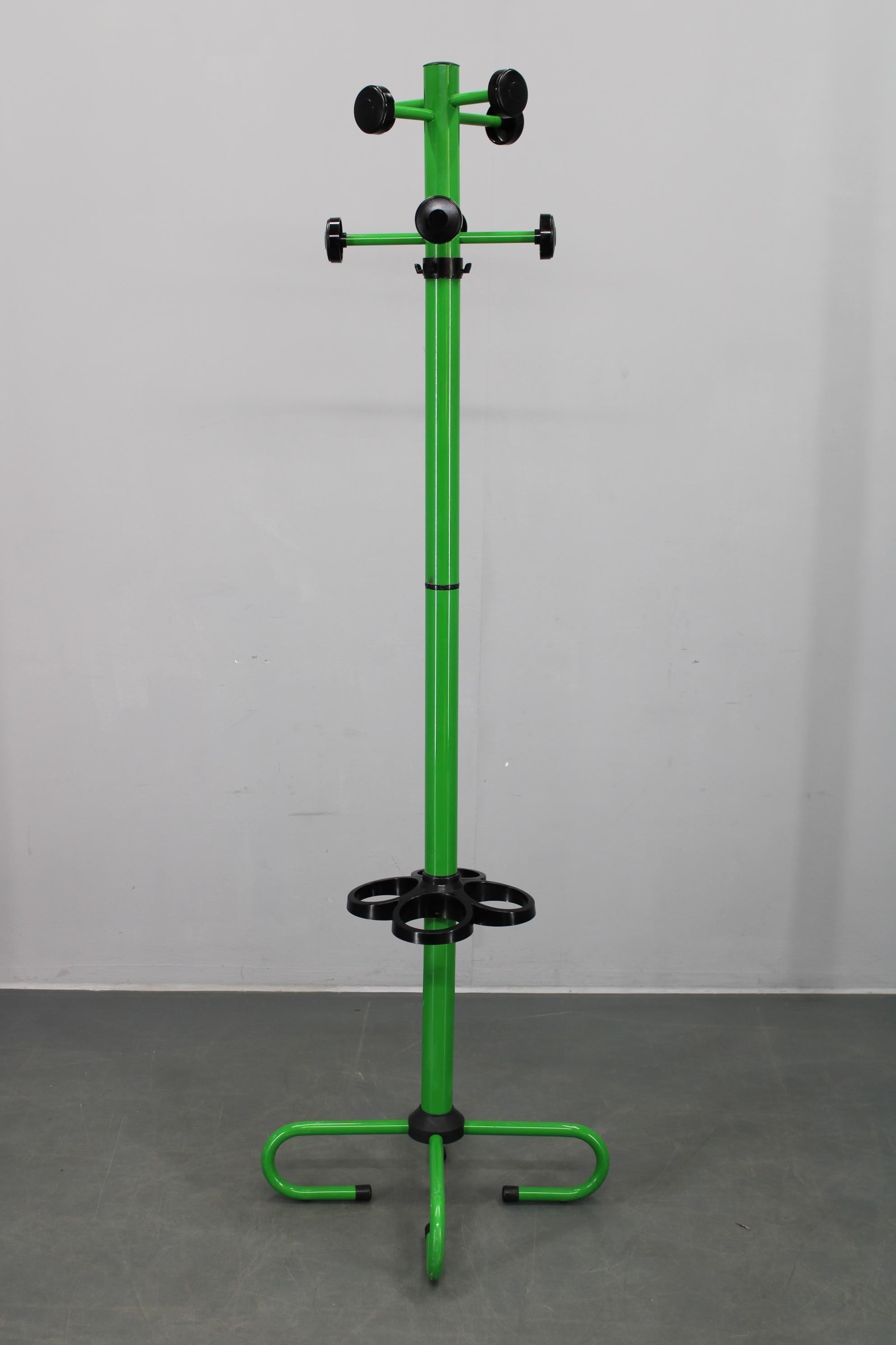 Porte-manteau en métal laqué italien des années 1970 avec porte-parapluie en vente 5