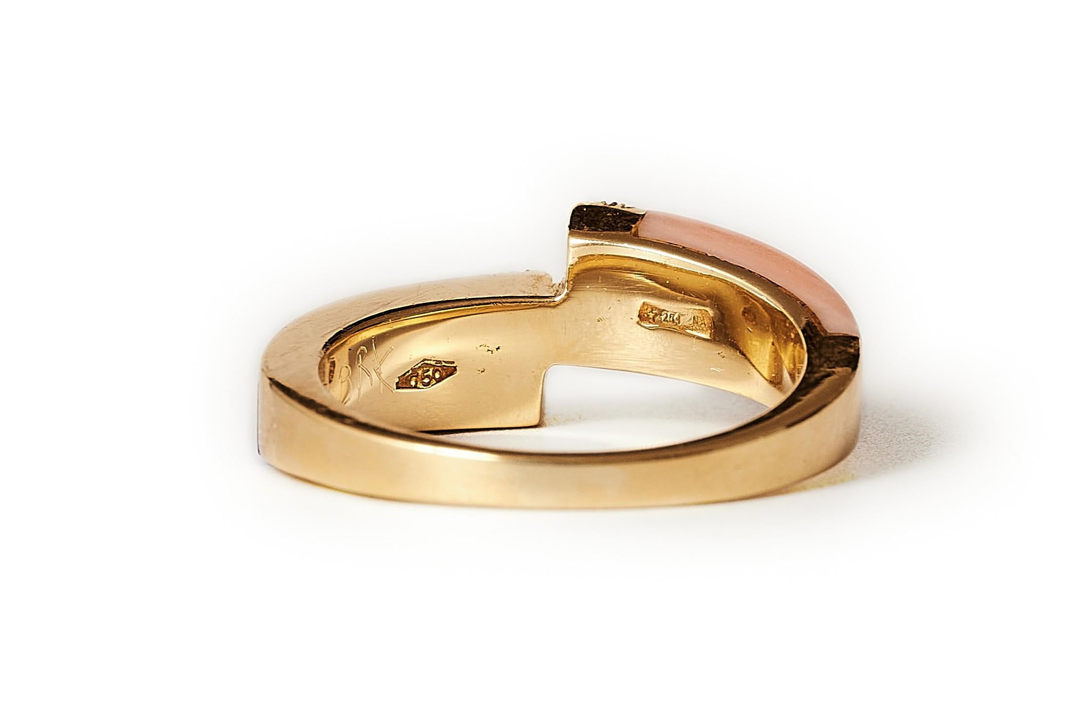 Femenino o masculino Anillo italiano de lapislázuli y coral a Contrariè de los años setenta. en venta