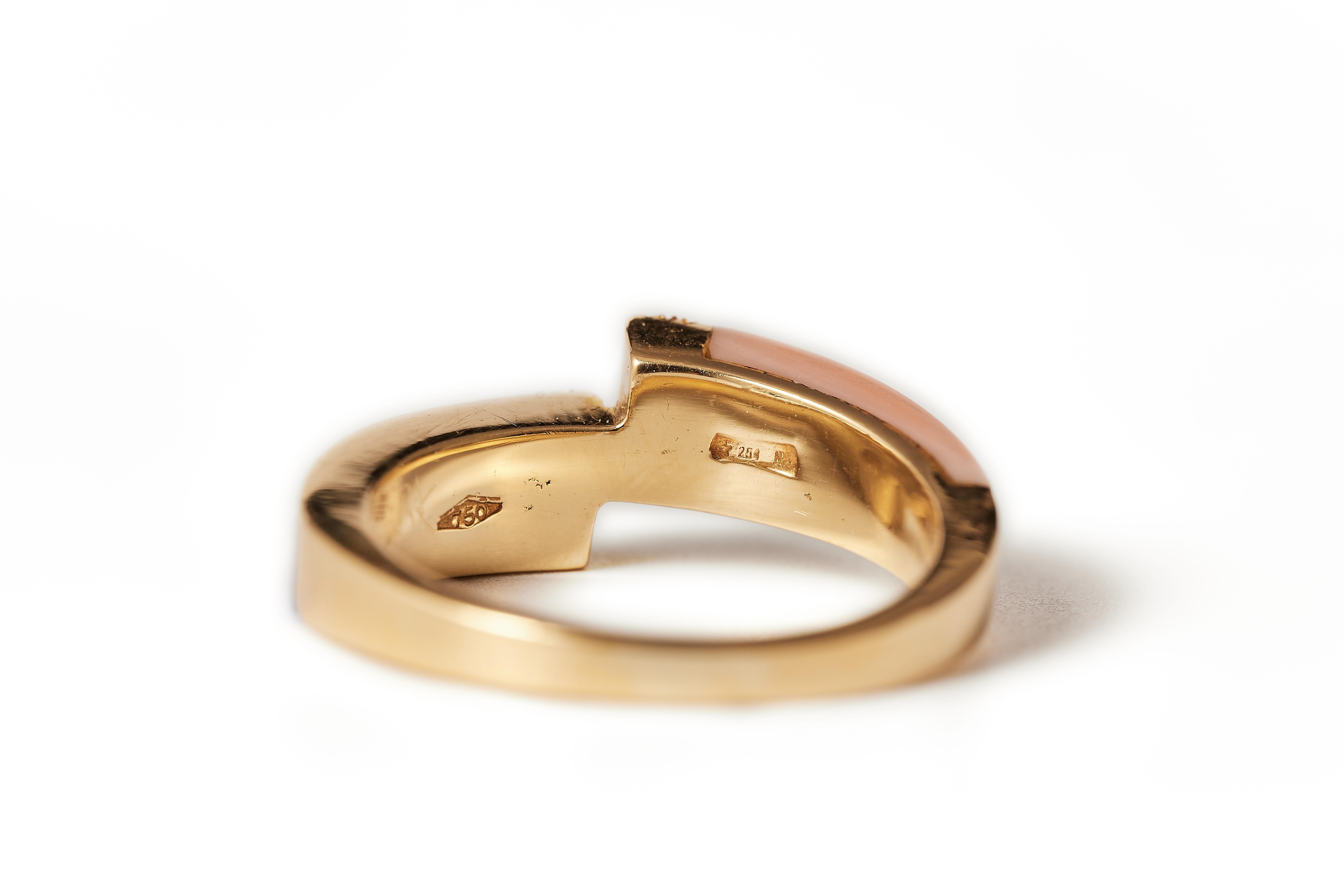 Anillo italiano de lapislázuli y coral a Contrariè de los años setenta. en venta 1