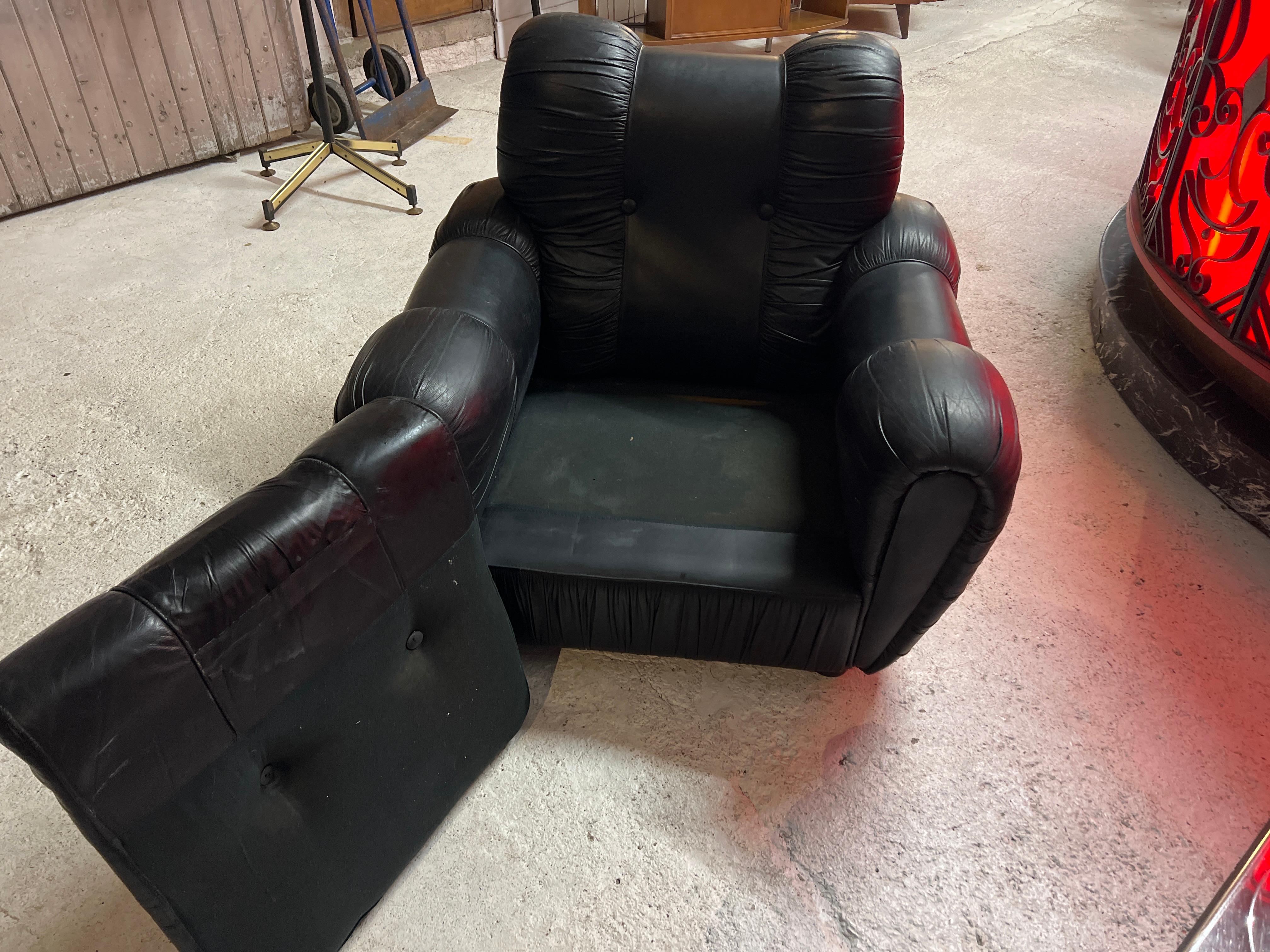 1970’s Italian Leather Chair, Funky Tendance For Sale 6