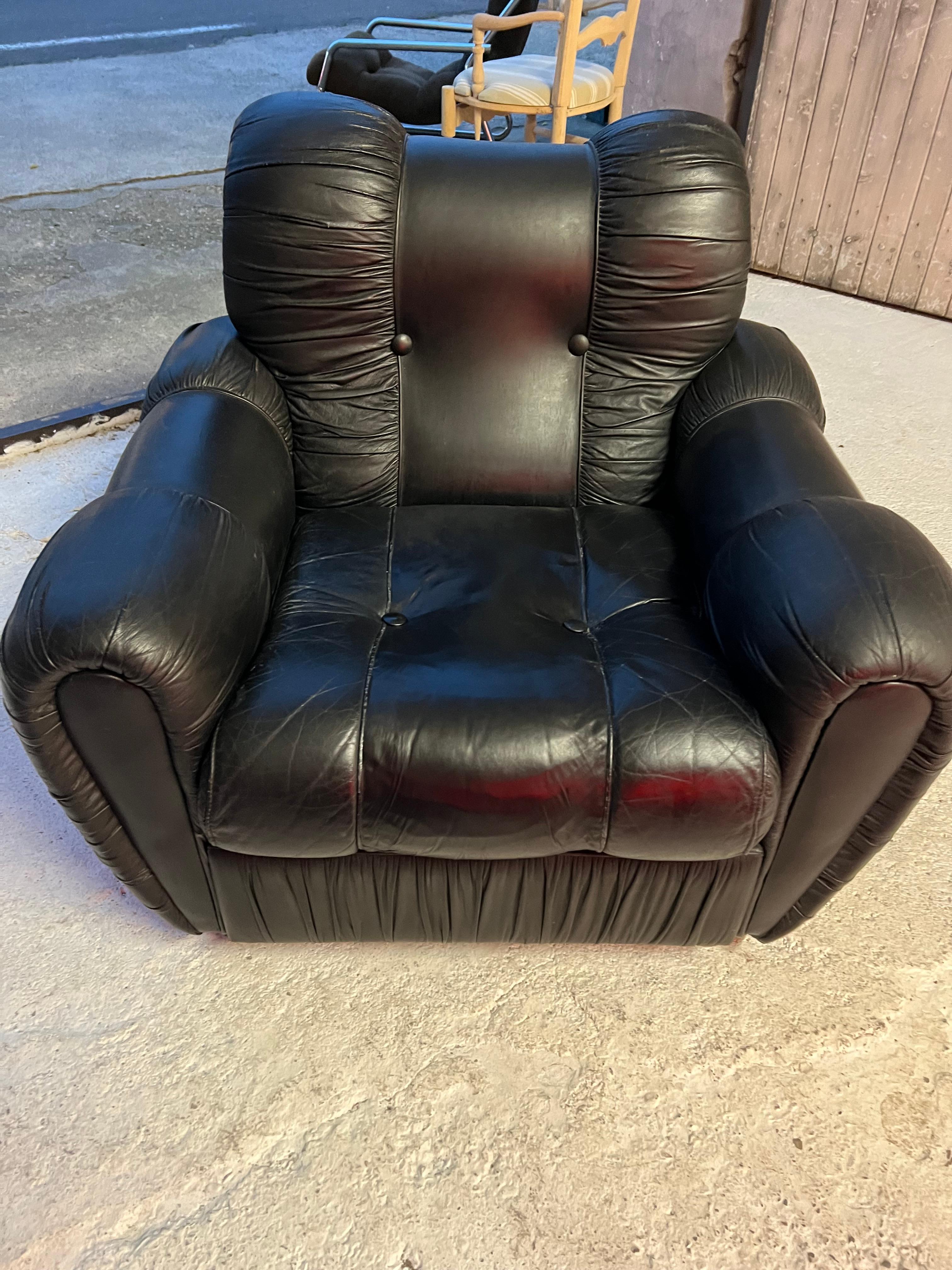 1970’s Italian Leather Chair, Funky Tendance For Sale 3