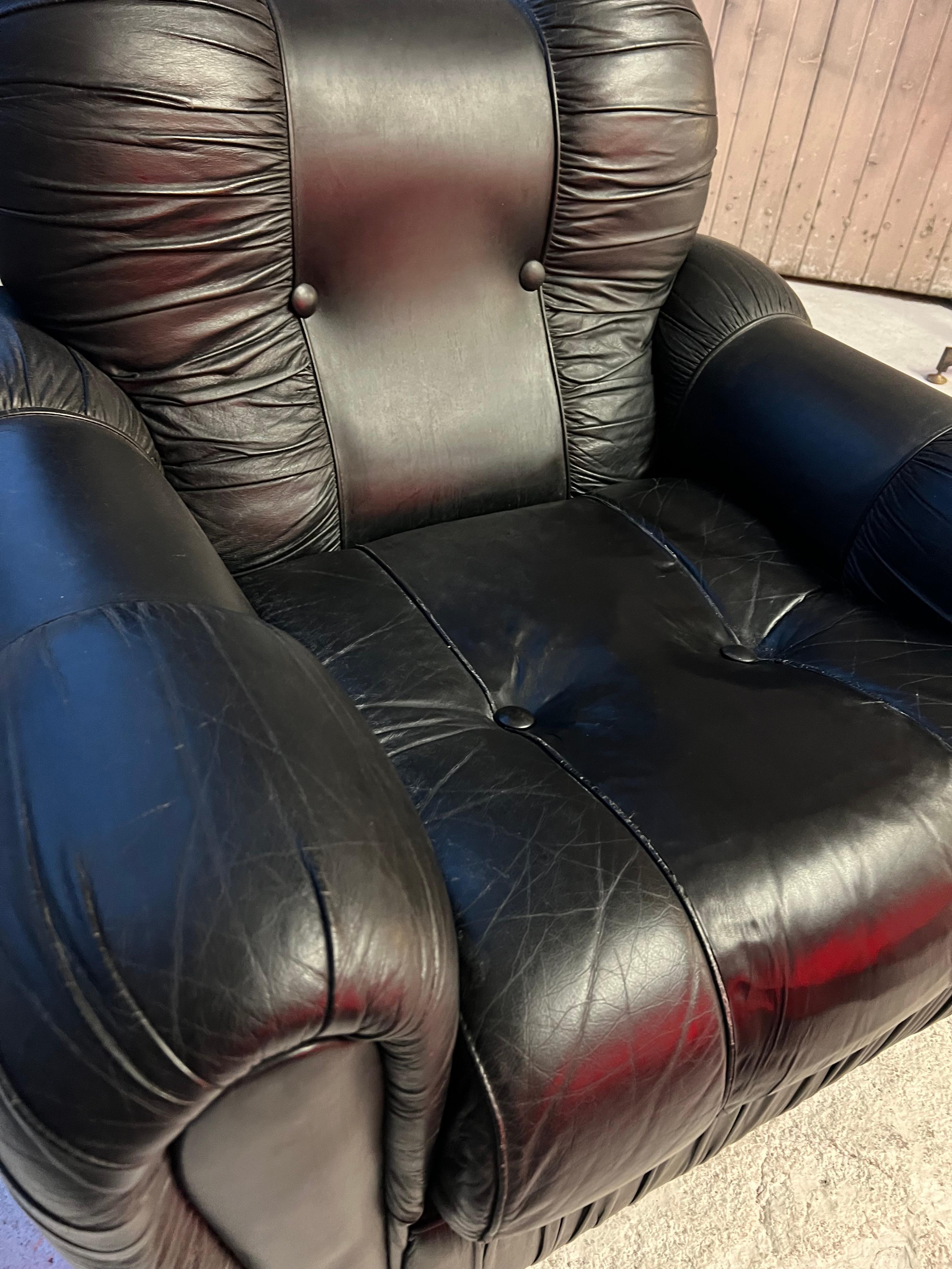 1970’s Italian Leather Chair, Funky Tendance For Sale 4