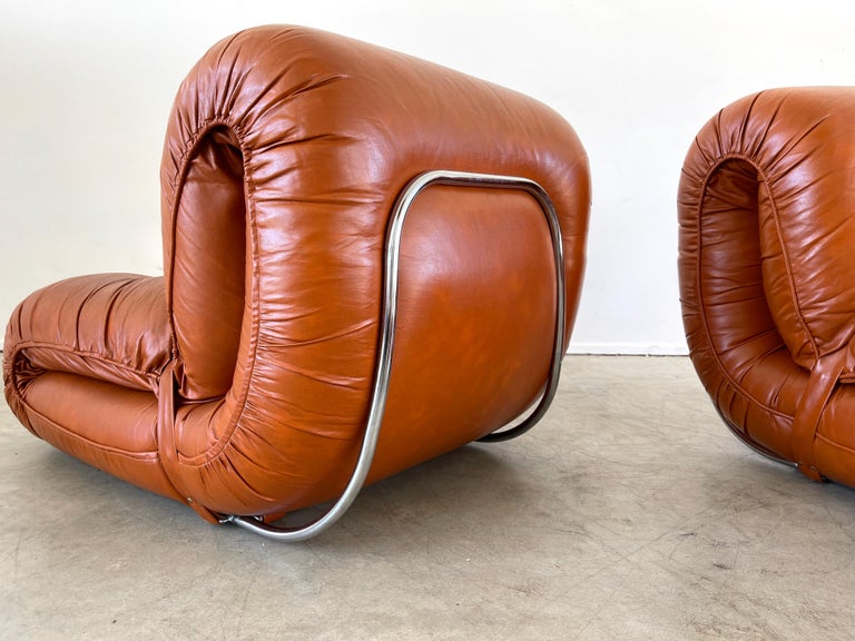 1970's Italian Leather Lounge Chairs & Ottoman For Sale 4
