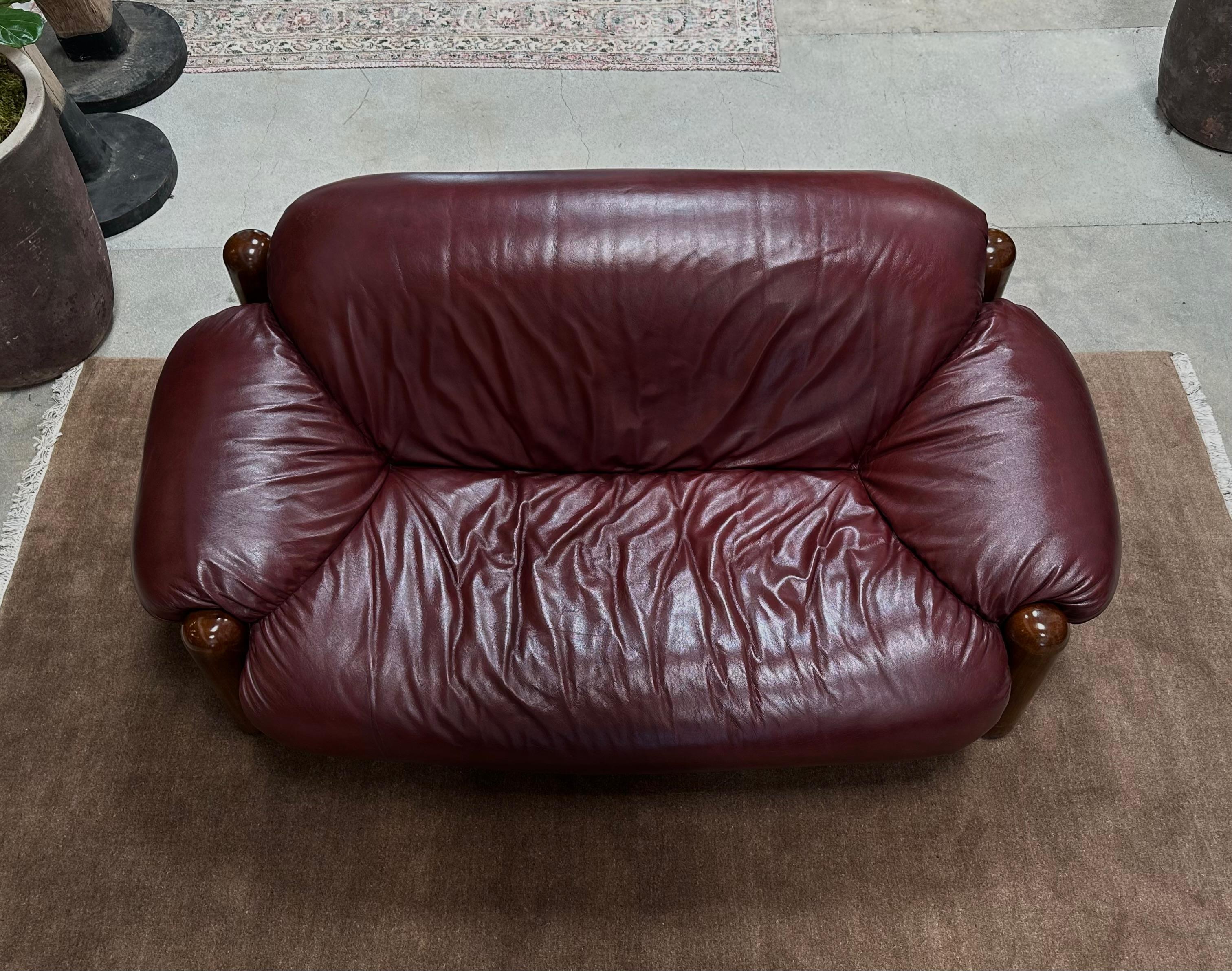 1970s Italian Leather Loveseat In Good Condition For Sale In Los Angeles, CA