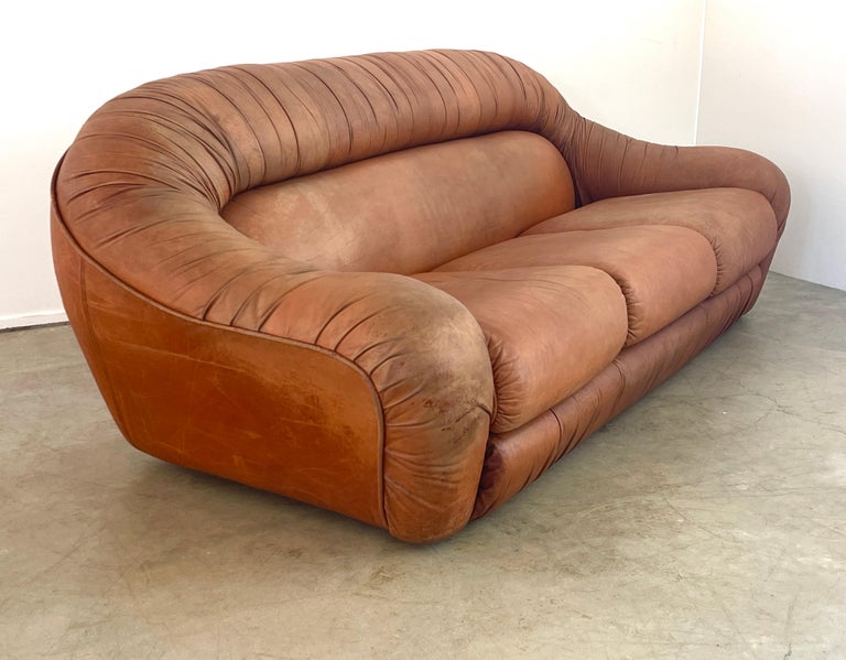 1970's Italian Leather Sofa In Good Condition For Sale In Los Angeles, CA