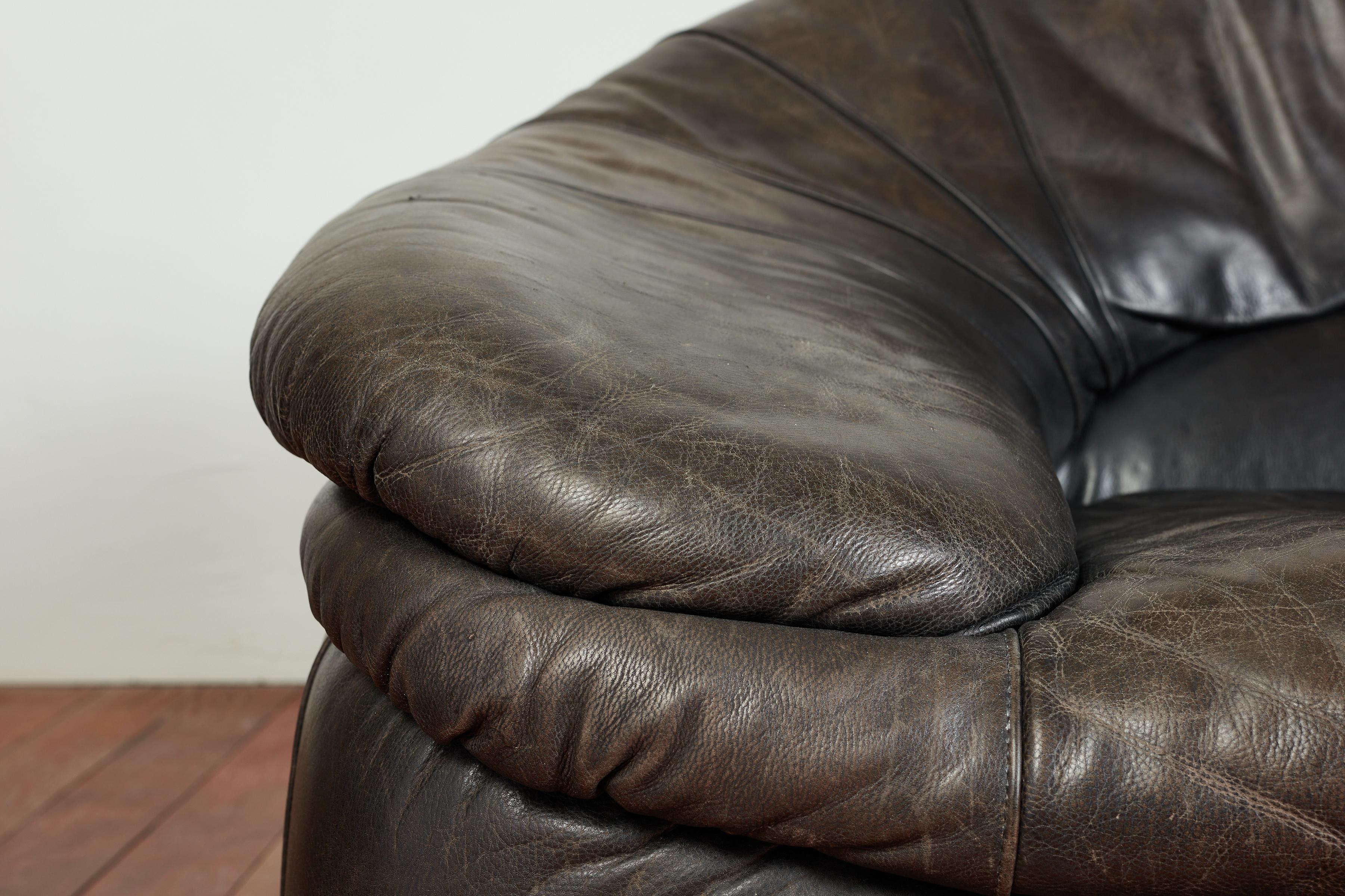 1970's Italian Leather Sofa In Good Condition For Sale In Beverly Hills, CA