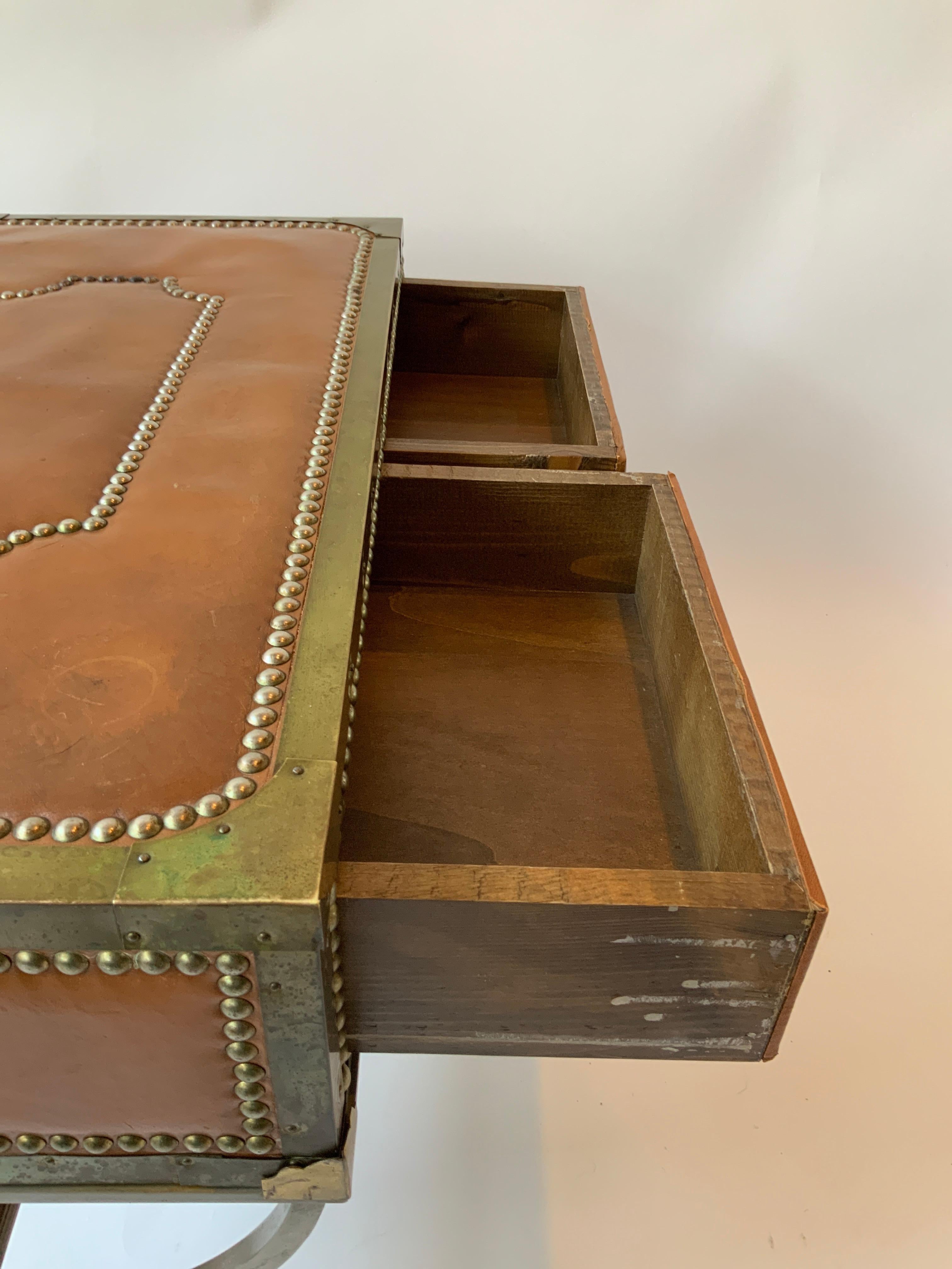 table basse de coffre en cuir italien des années 1970 en vente 4