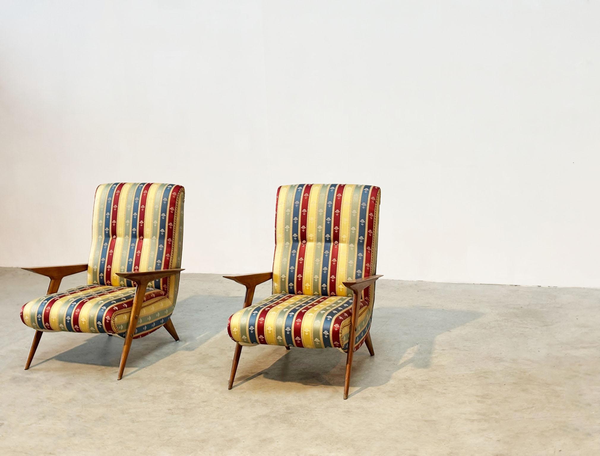 These two Italian lounge chairs, designed in the 1970s, feature sleek, minimalist lines reminiscent of Ico Parisi's iconic designs. We've chosen to preserve the original fabric to highlight their authenticity and originality. The chairs stand out