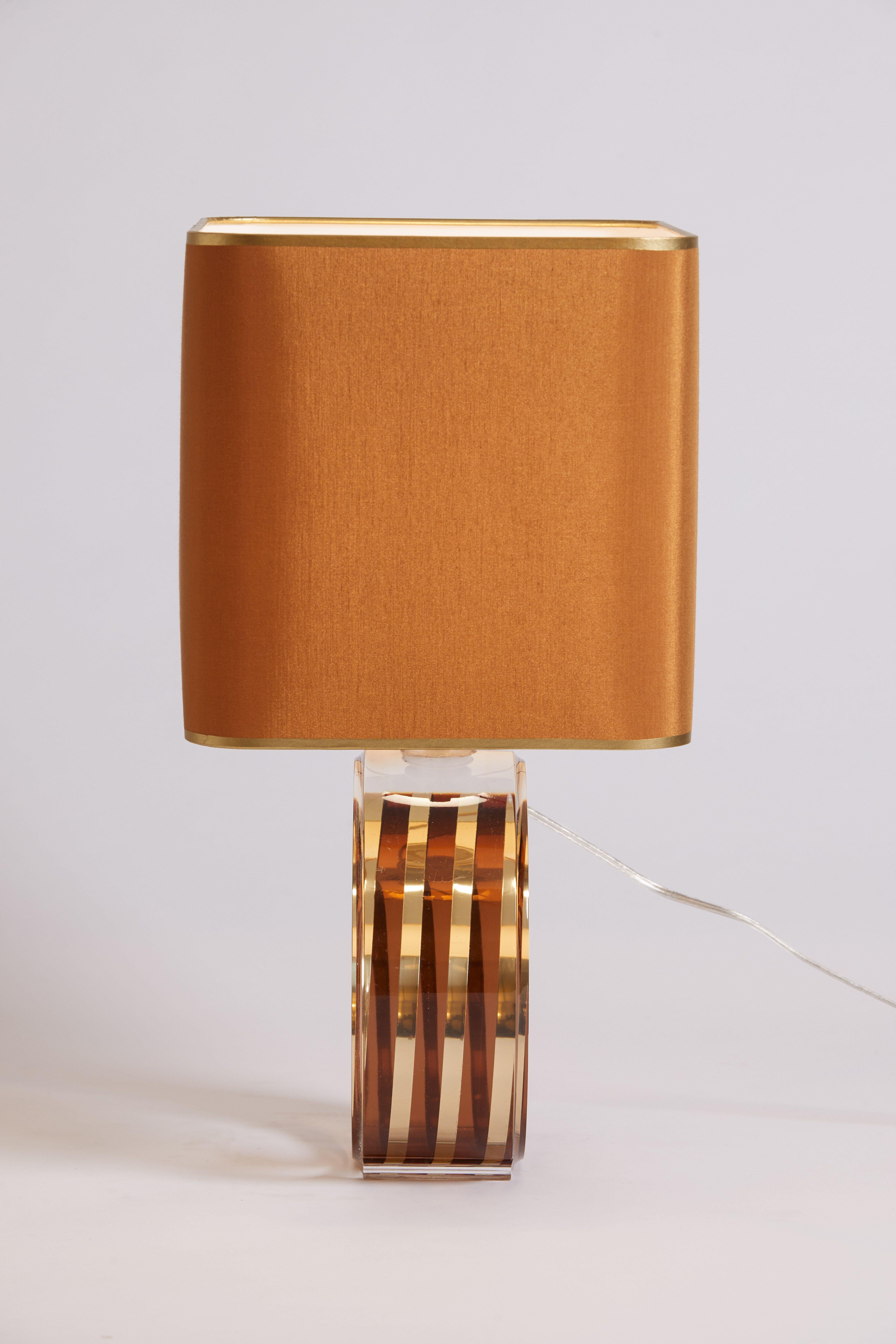 1970s Italian Lucite and Brass Artistic Table Lamp 1
